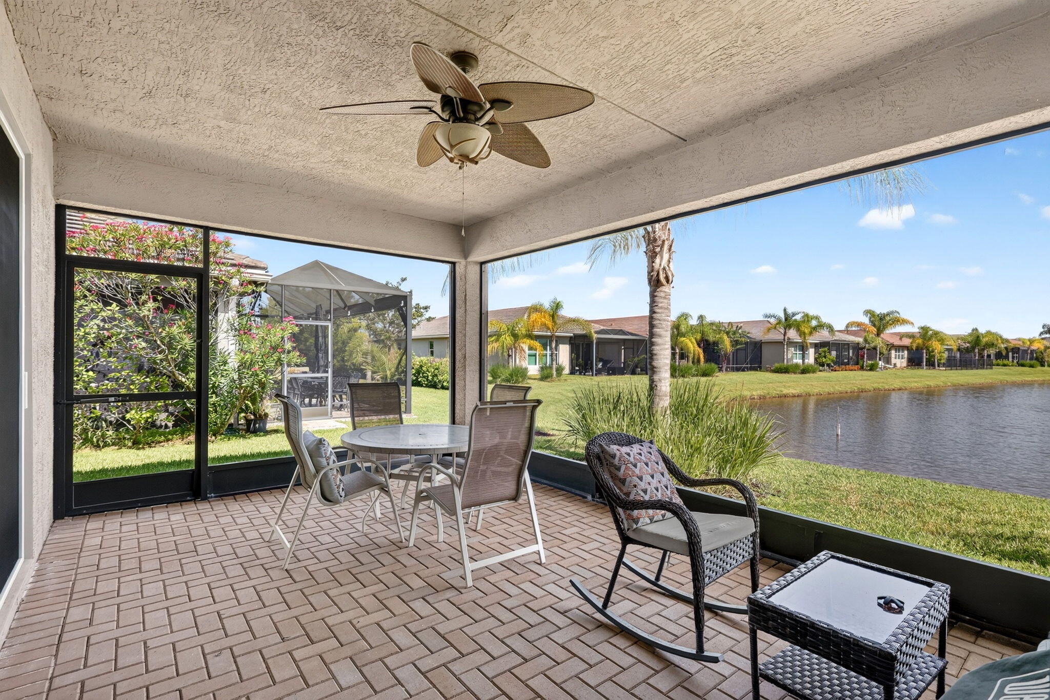 VALENCIA CAY-RIVERLAND - Residential