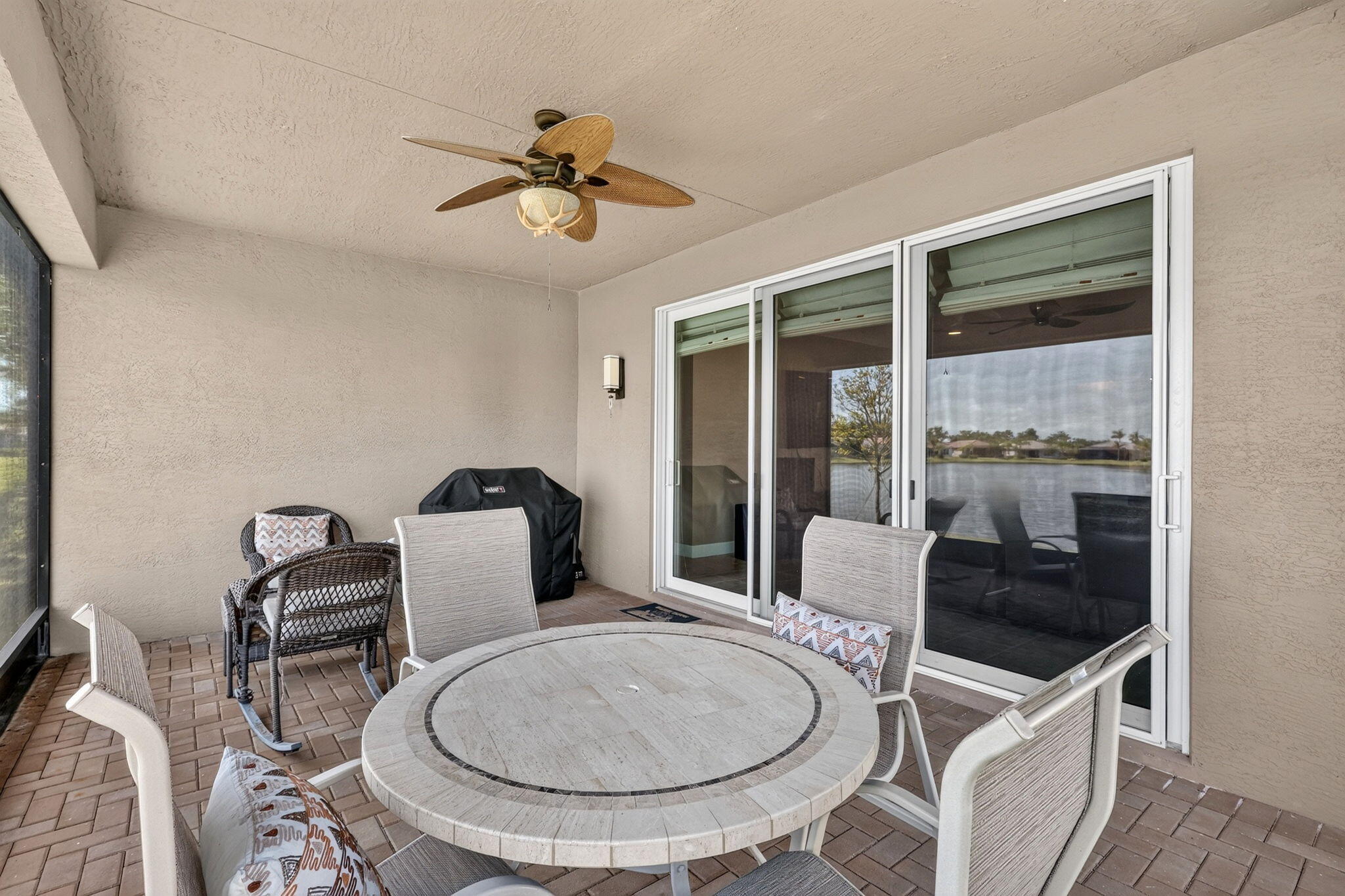 VALENCIA CAY-RIVERLAND - Residential