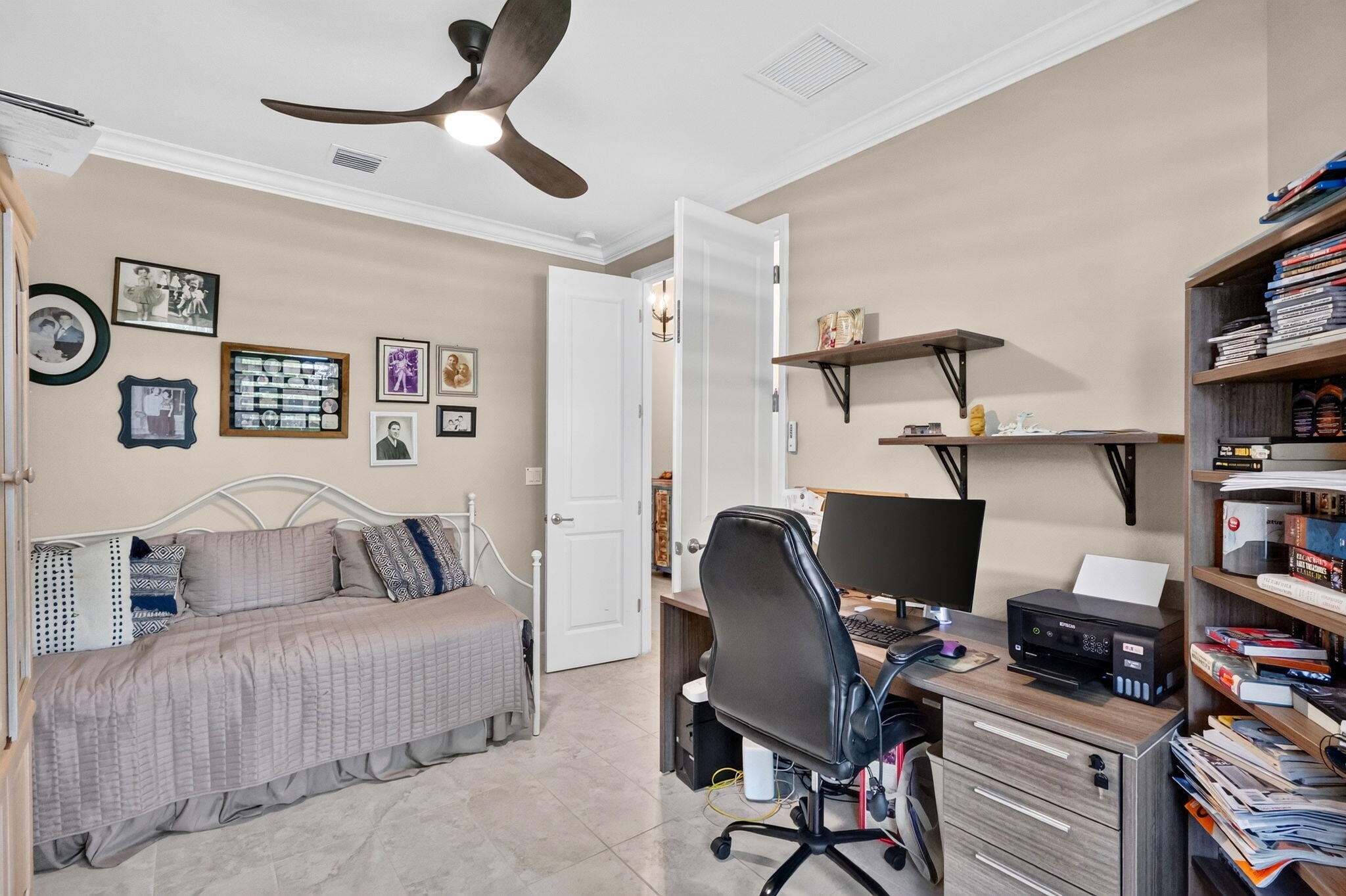 VALENCIA CAY-RIVERLAND - Residential