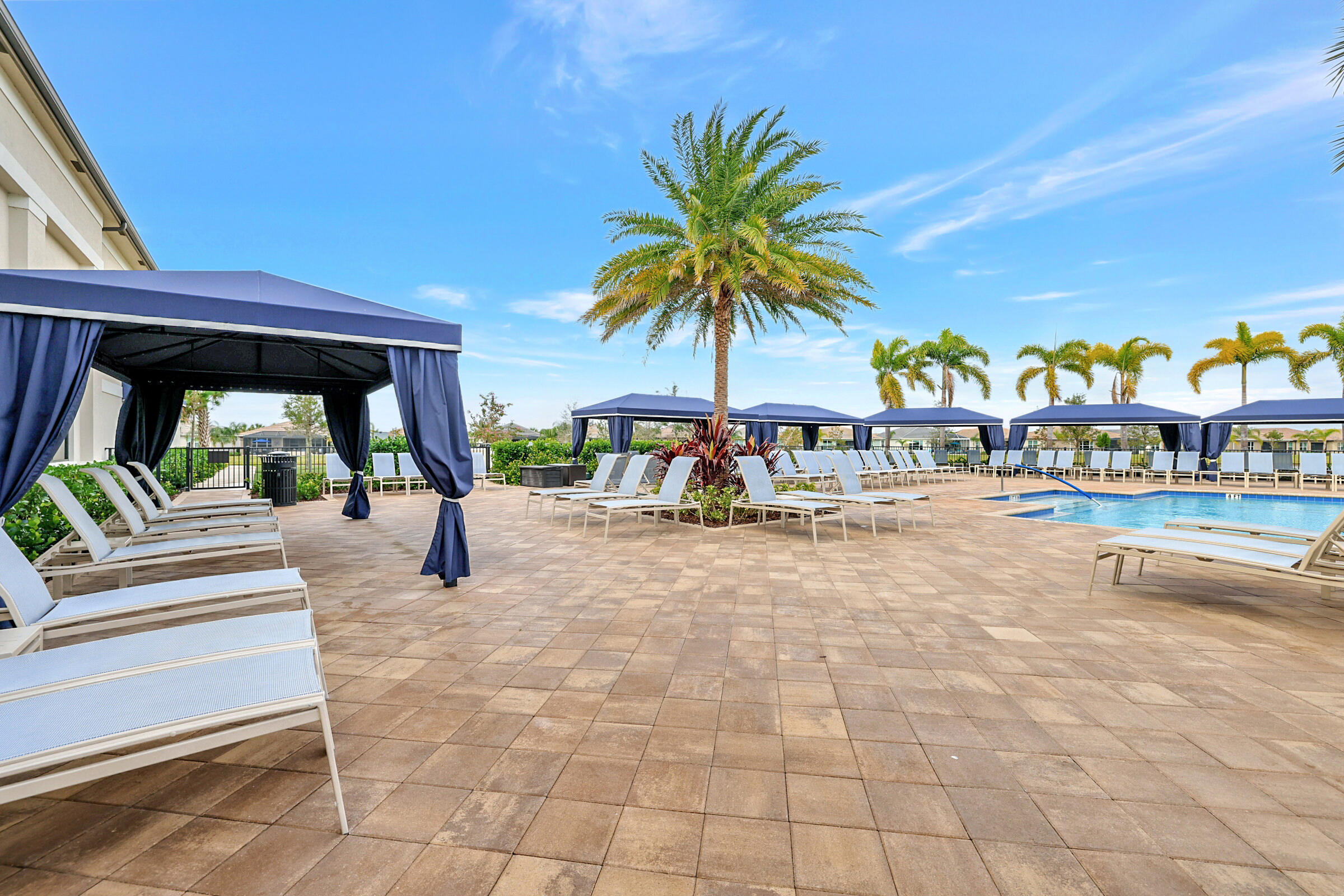 VALENCIA CAY-RIVERLAND - Residential