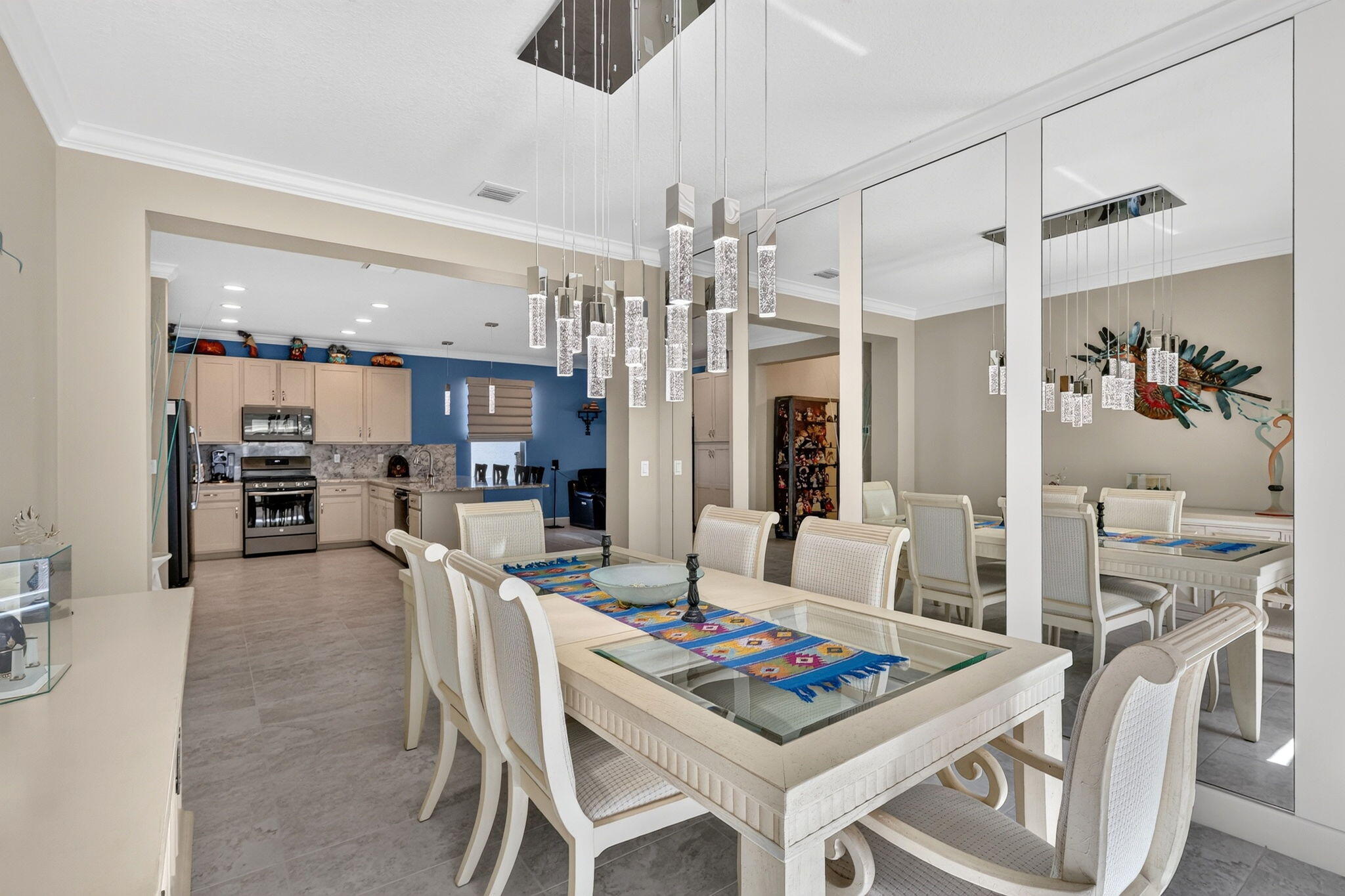 VALENCIA CAY-RIVERLAND - Residential