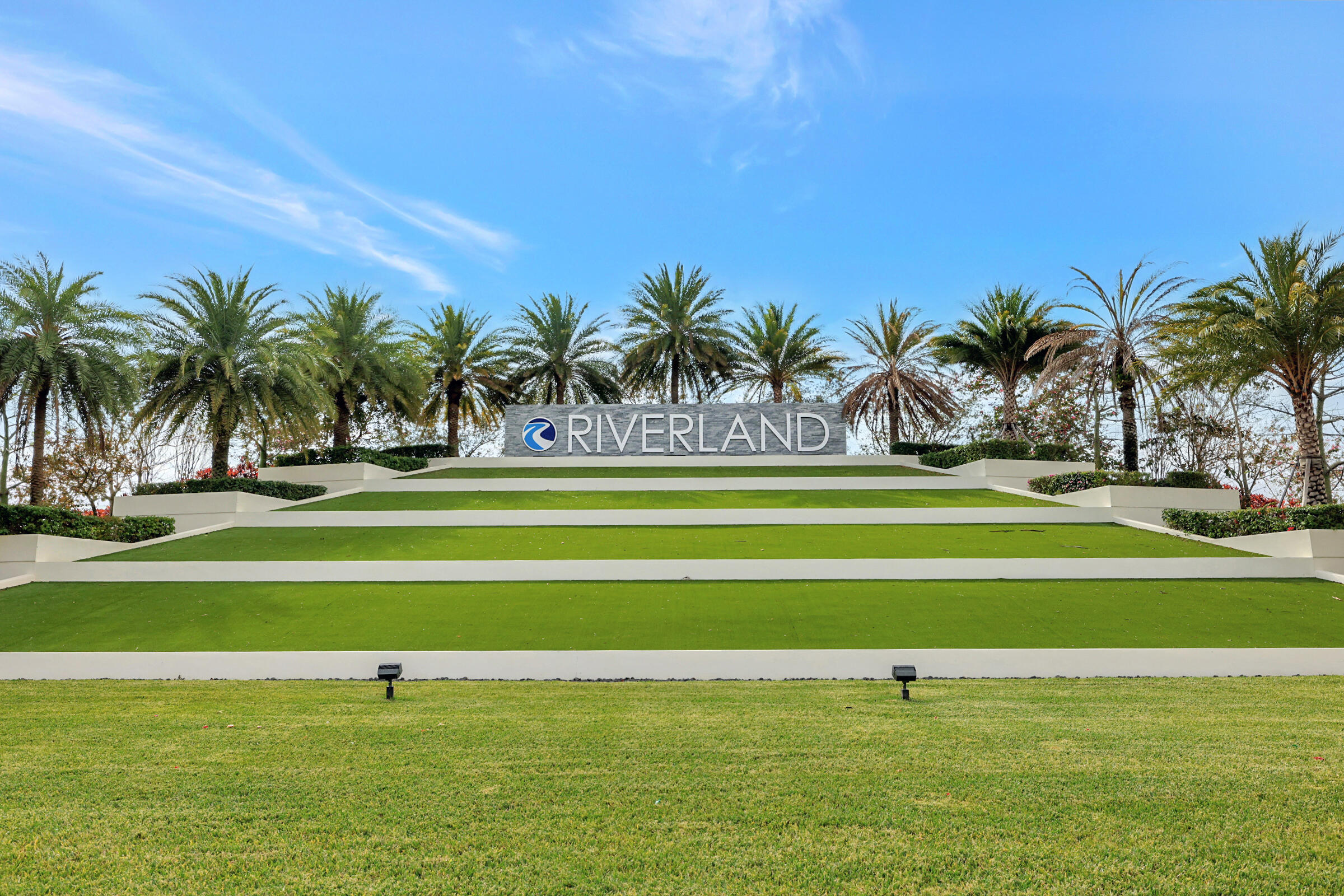 VALENCIA CAY-RIVERLAND - Residential