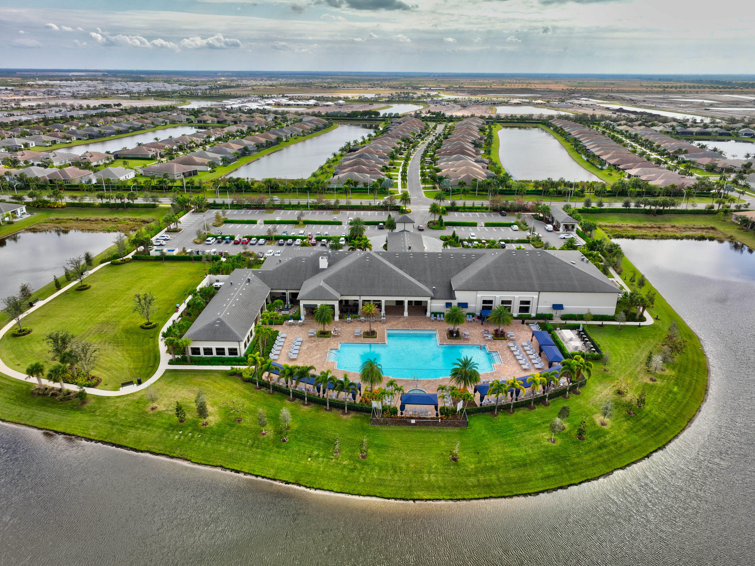 VALENCIA CAY-RIVERLAND - Residential