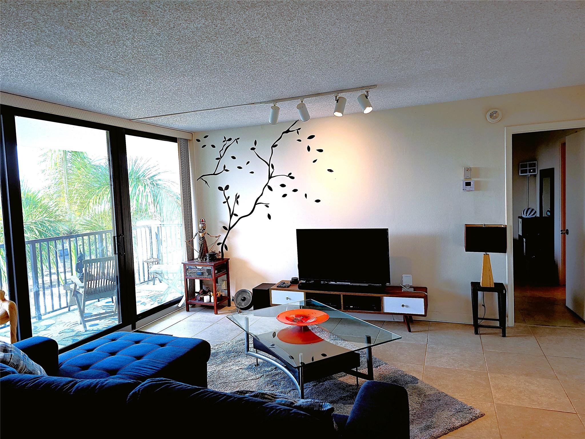 RIVER REACH CONDOMINIUM V - Residential