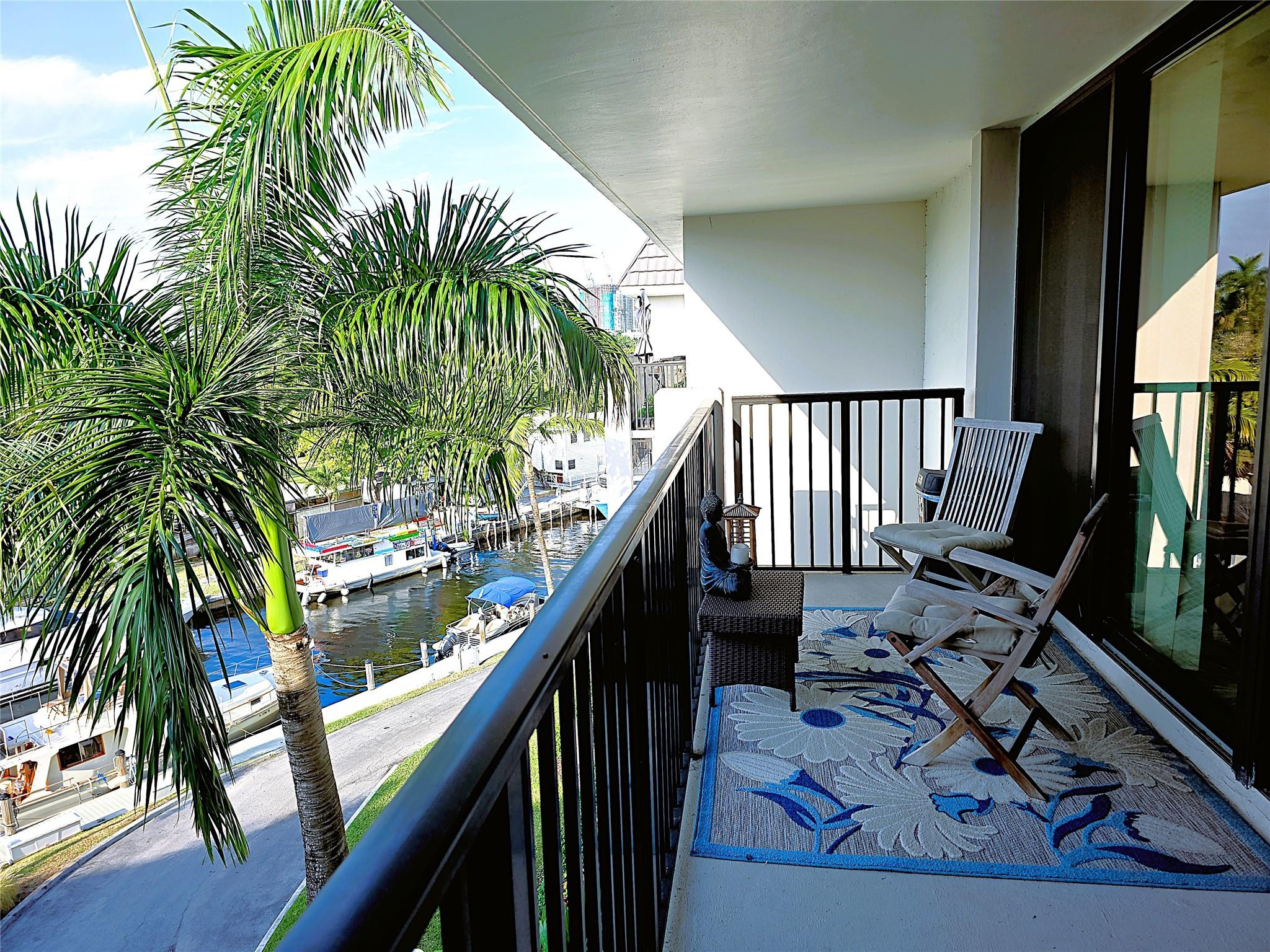 RIVER REACH CONDOMINIUM V - Residential