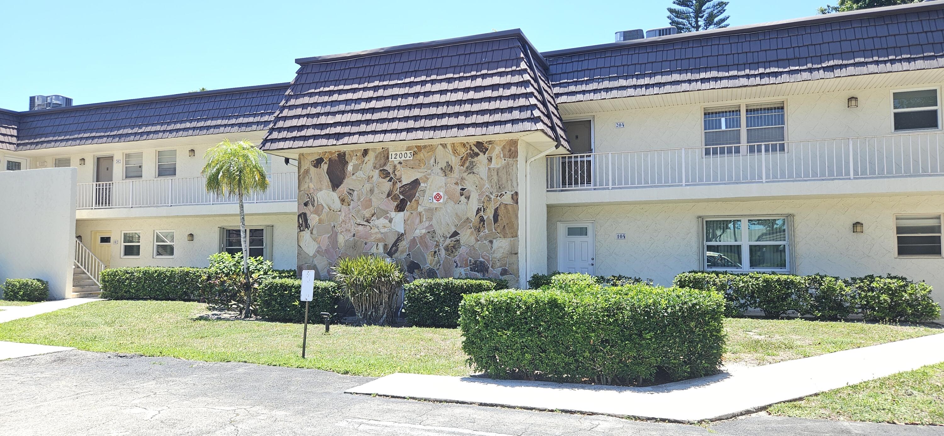 Location, location, location!
Great 2-bedroom, 2-bath condo located near Commons Park, within walking distance to shopping and dining. Situated in the desirable 55+ community of Greenway Village South, this condo offers a community pool and clubhouse for residents to enjoy.