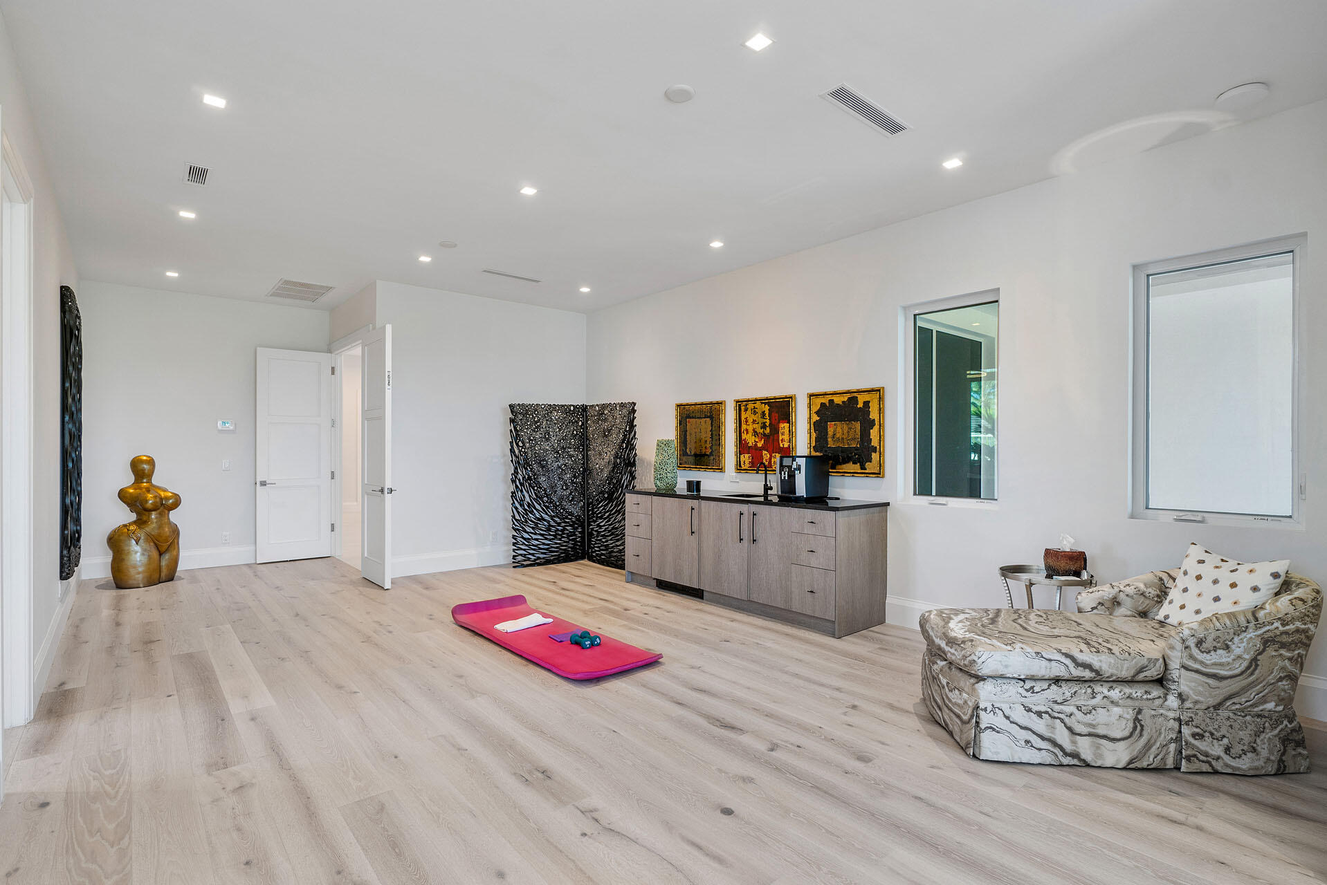 ROYAL PALM YACHT & COUNTRY CLUB - Residential