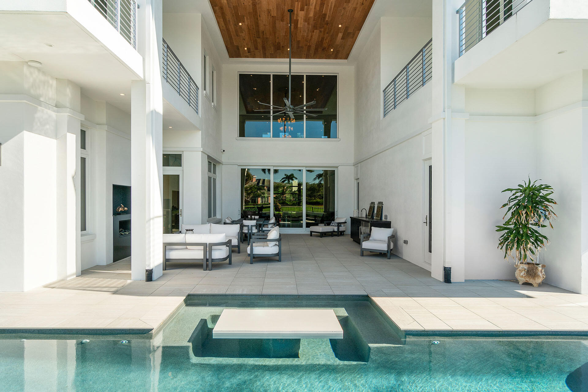 ROYAL PALM YACHT & COUNTRY CLUB - Residential