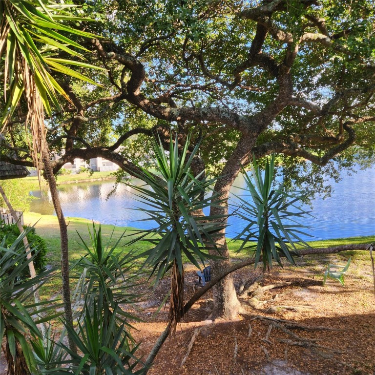 Second-Floor Unit with Lake View Enjoy serene lake views from this well-maintained second-floor unit, located just steps from the community pool. Features include all-tile flooring, an in-unit washer and dryer, and a screened-in patio with a private storage closet. Nestled in the peaceful Welleby area, with convenient access to shopping, dining, and major roadways.
