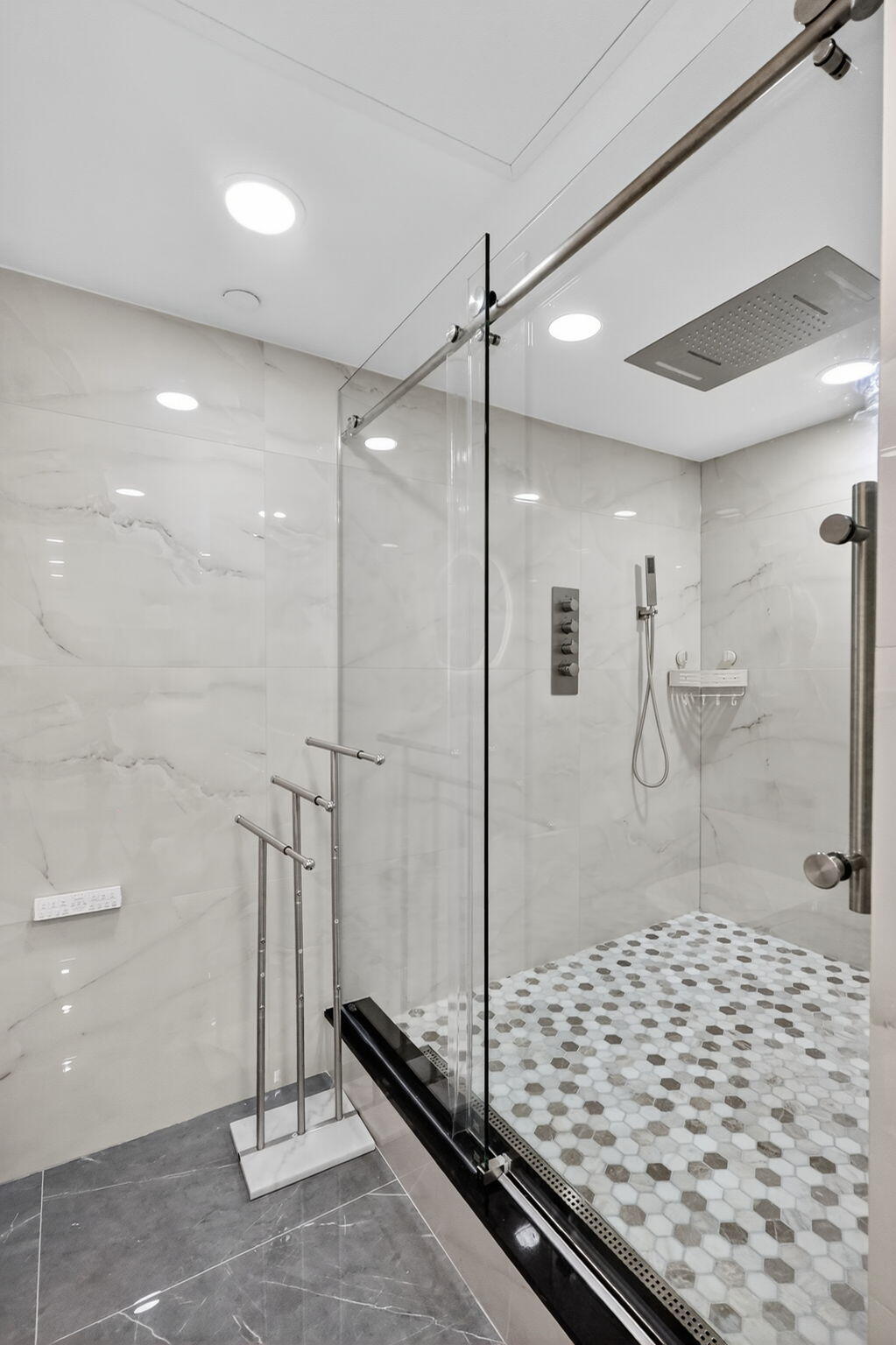 THE ALEXANDER CONDO - Residential