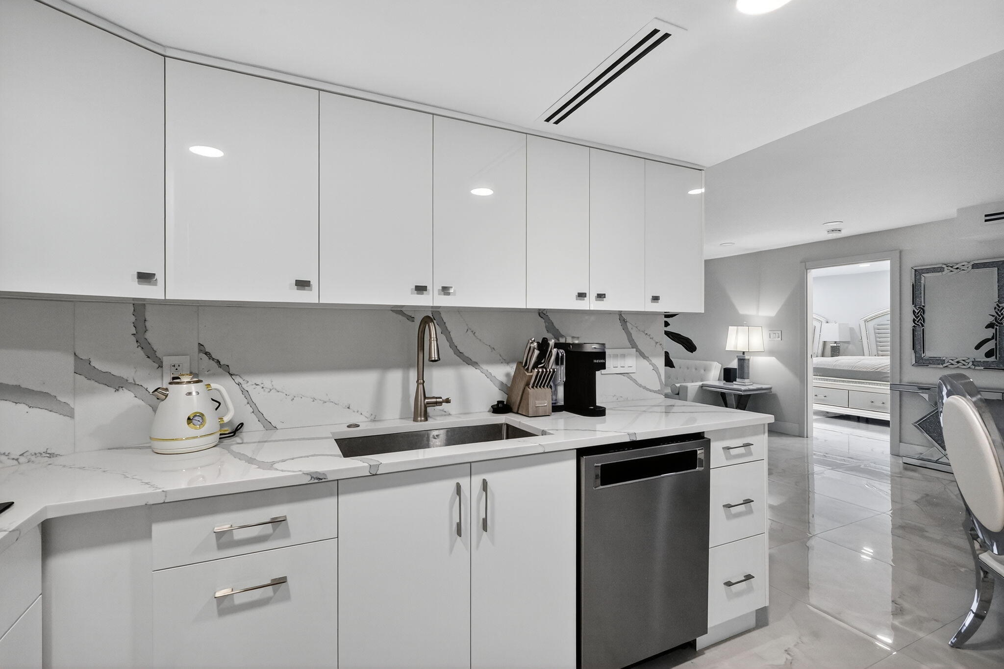 THE ALEXANDER CONDO - Residential