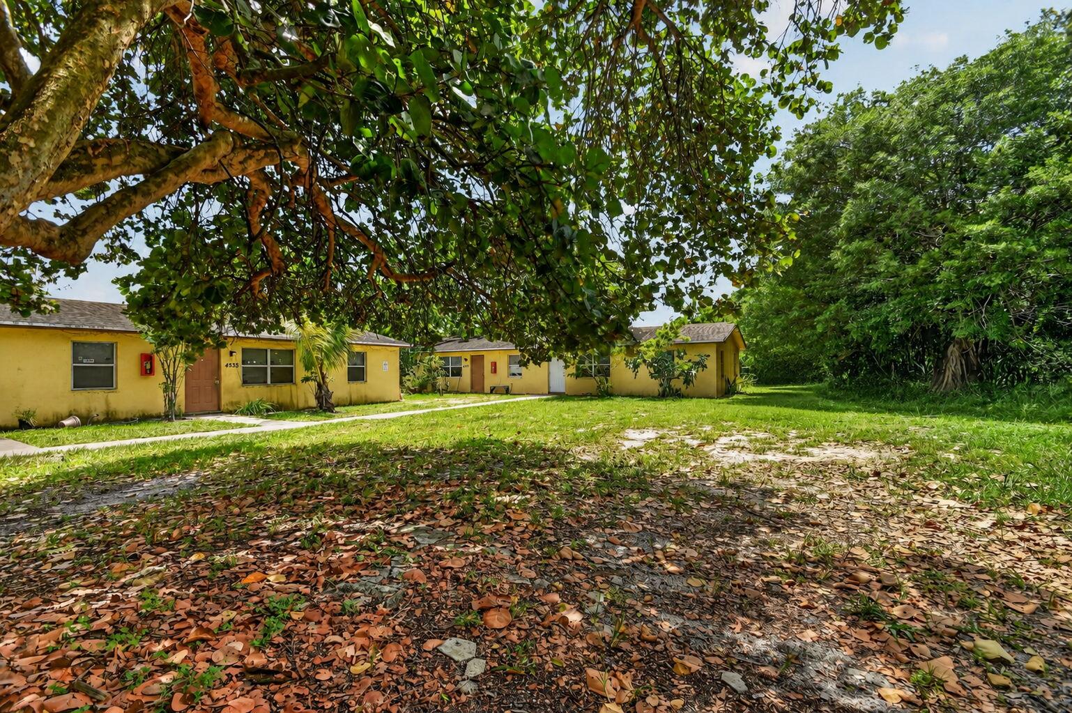 PALM BEACH FARMS CO 7 - Residential Income