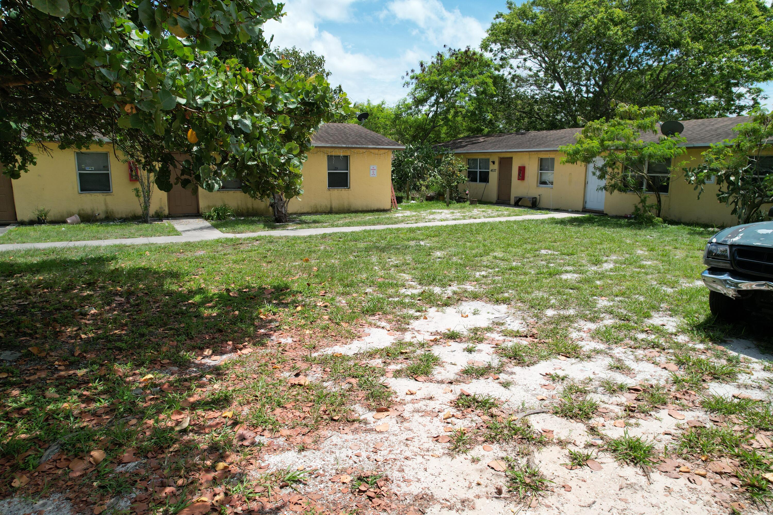 PALM BEACH FARMS CO 7 - Residential Income
