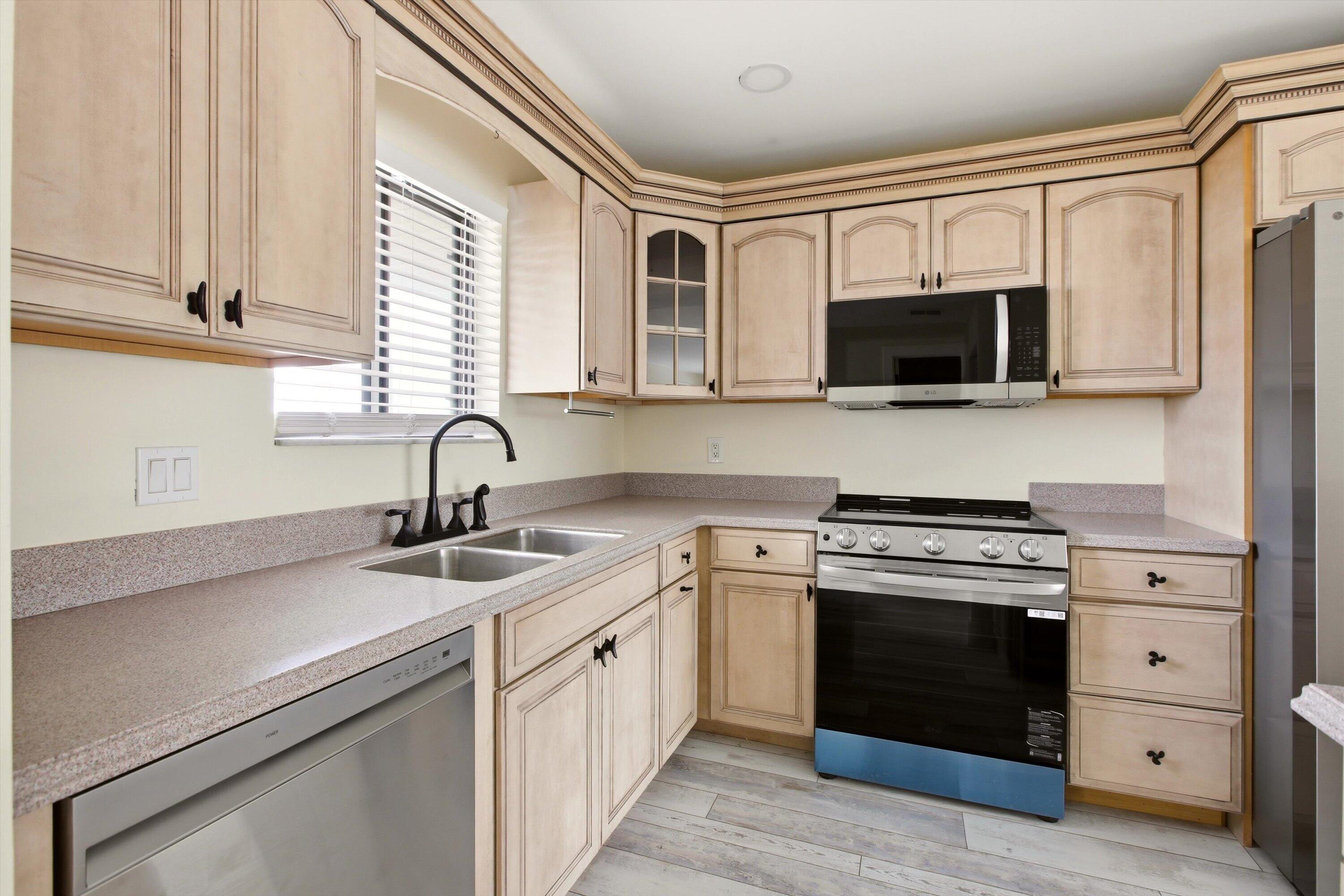 RIVEREDGE CONDO - Residential Lease