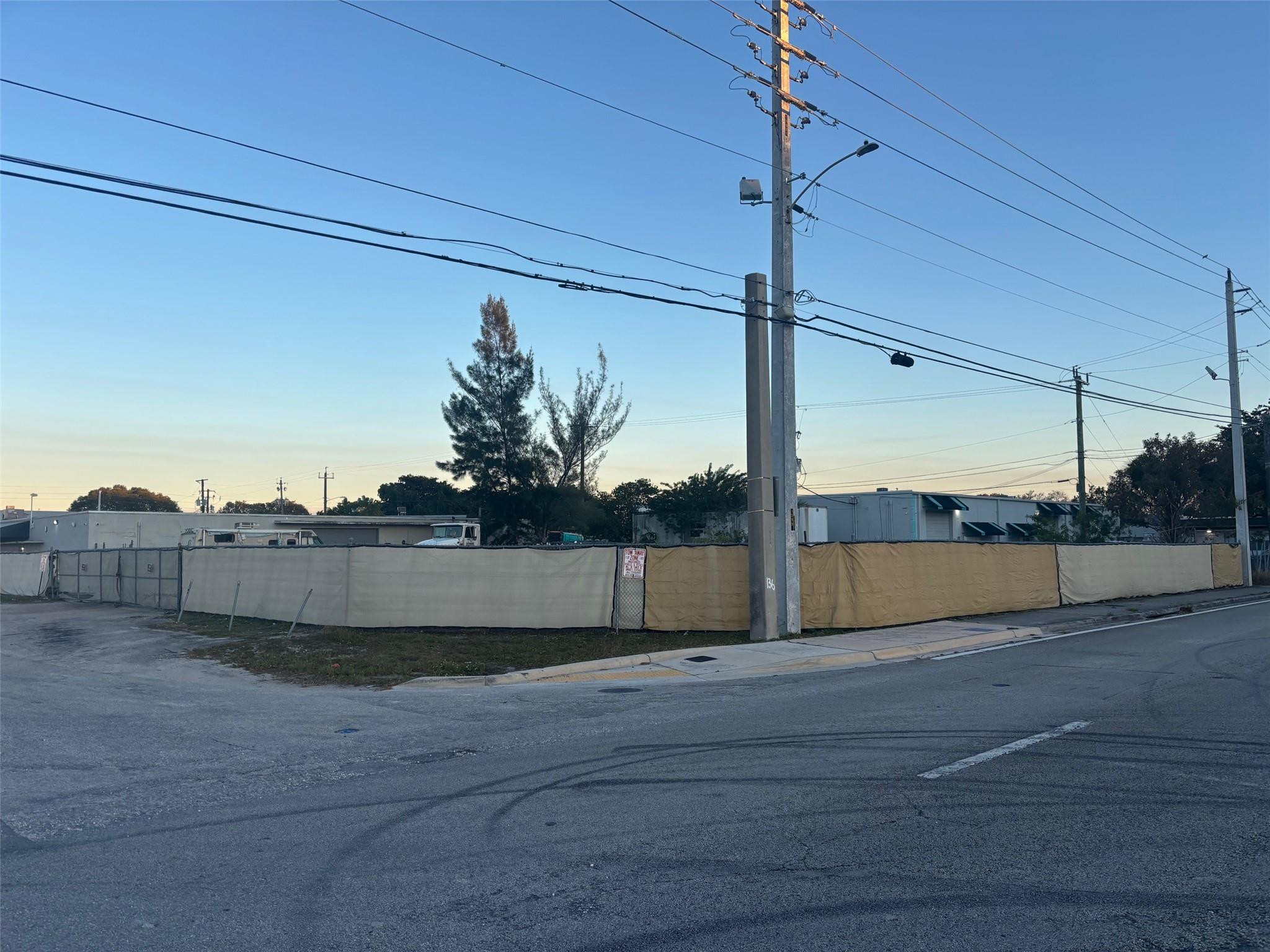 DAVIS INDUSTRIAL - Land