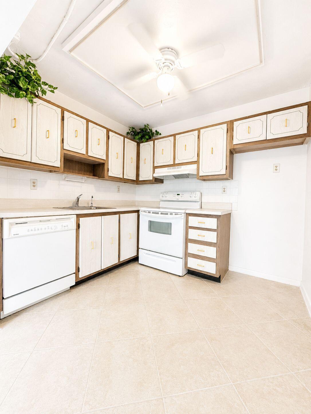 KINGS POINT CAPRI CONDOS - Residential