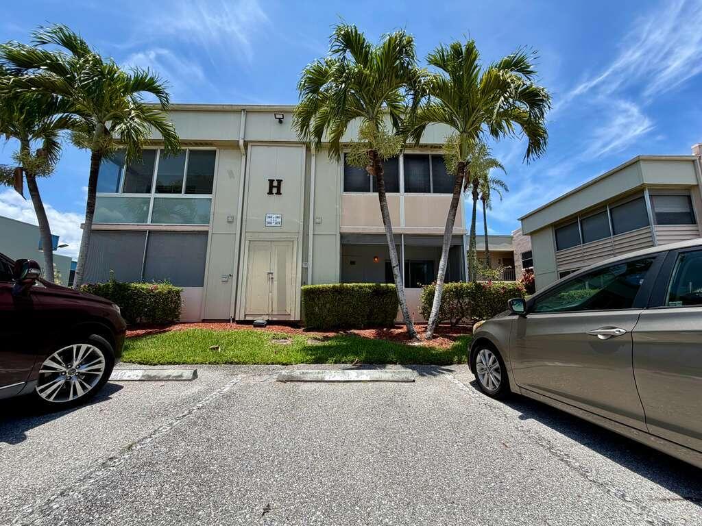First floor-Resort-Style Living in Kings Point Delray Beach! Welcome to this beautifully refreshed 1-bedroom, 1.5-bath condominium located in the highly desirable 55+ community of Kings Point Golf & Country Club in Delray Beach. Freshly painted and move-in ready, making it one of the best opportunities in the community. Enjoy peaceful resort-style living with access to three clubhouses, multiple pools and spas, fitness centers, tennis courts, shuffleboard, social clubs, theater, café, salon. Whether you're looking a seasonal retreat or a year-round home, Kings Point offers an active lifestyle with endless amenities. Conveniently located near shopping, restaurants,   medical facilities, and just minutes from the beaches and vibrant downtown Delray Beach.