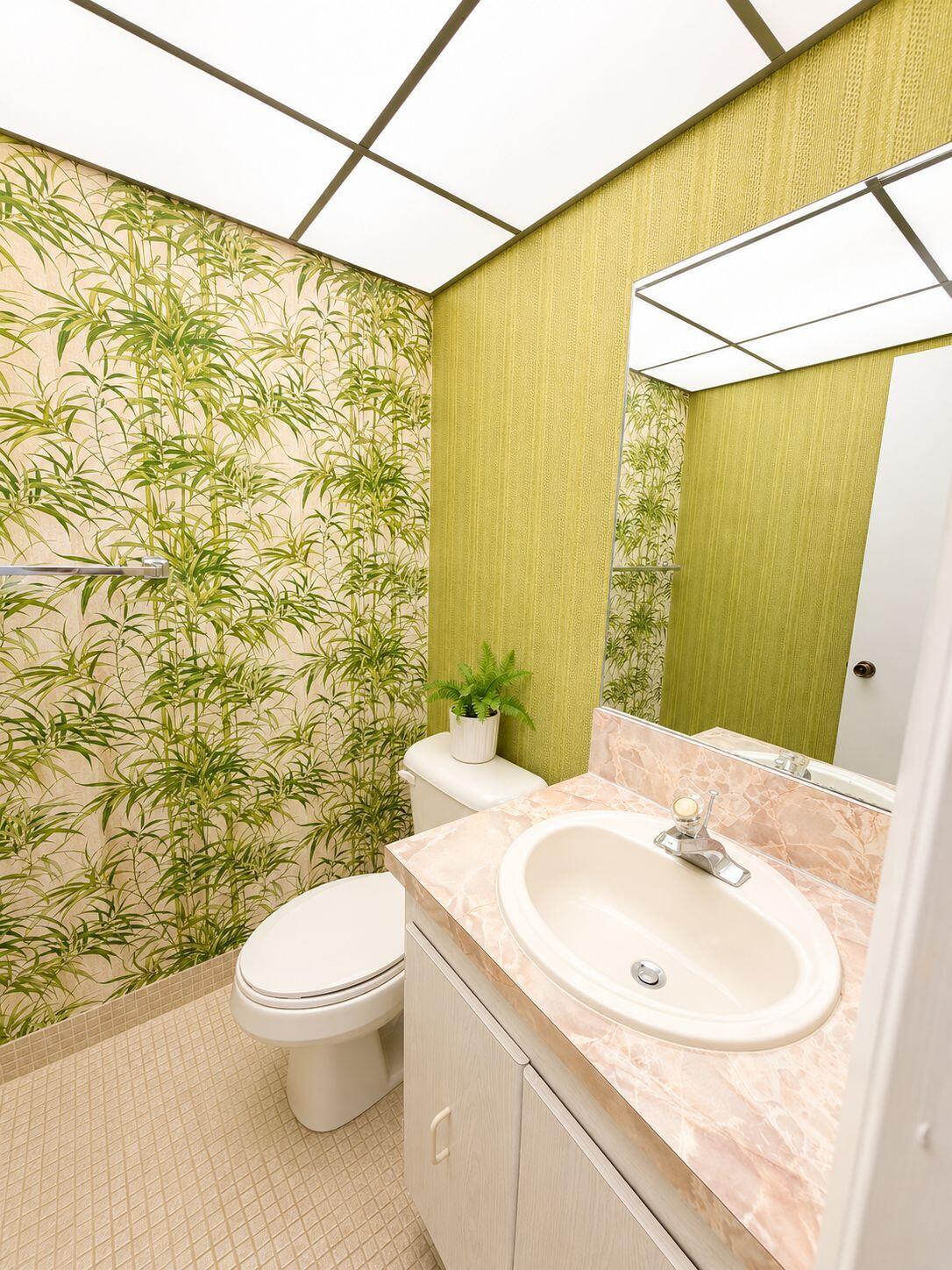 KINGS POINT CAPRI CONDOS - Residential
