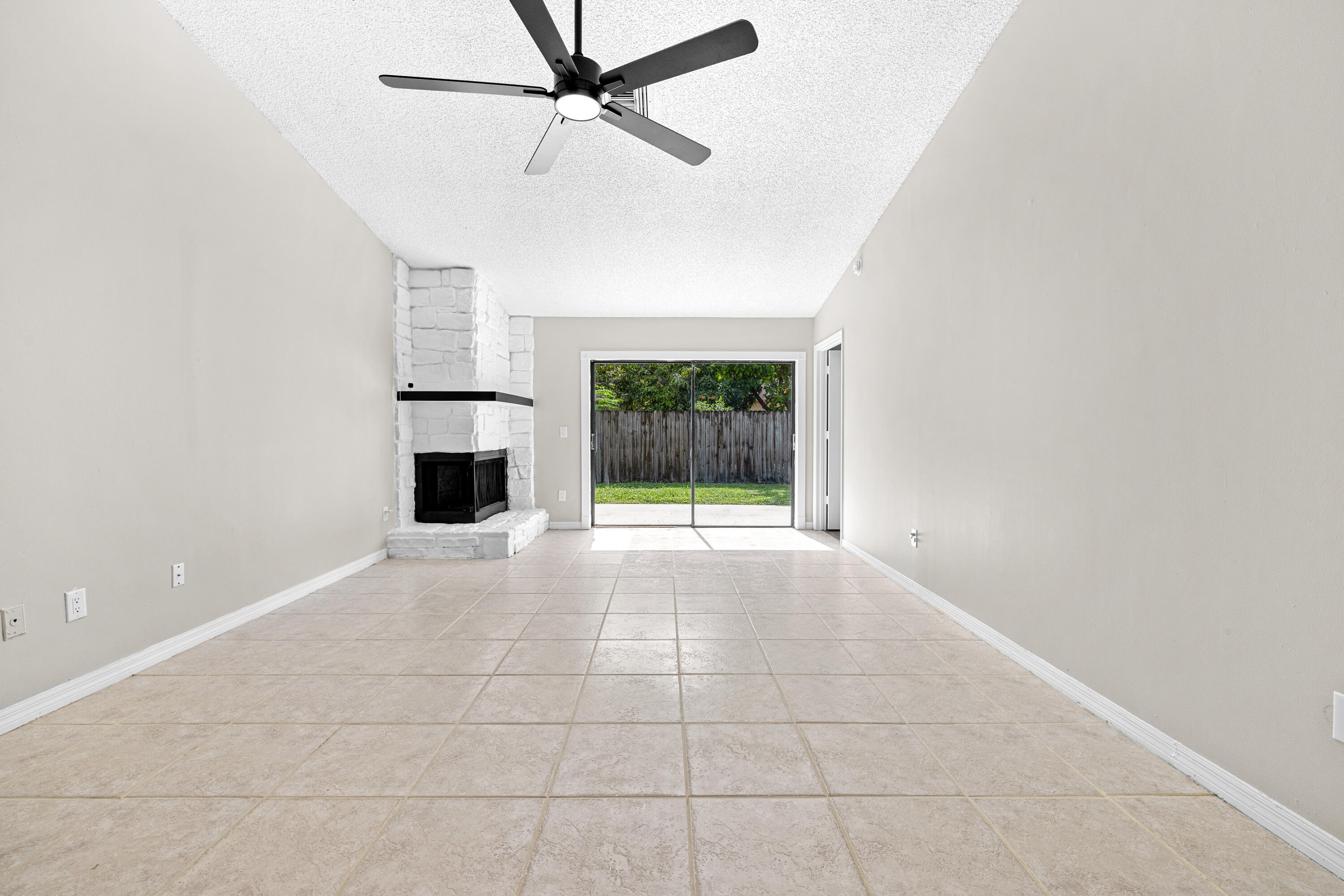 COUNTERPOINT ESTATES 14 - Residential