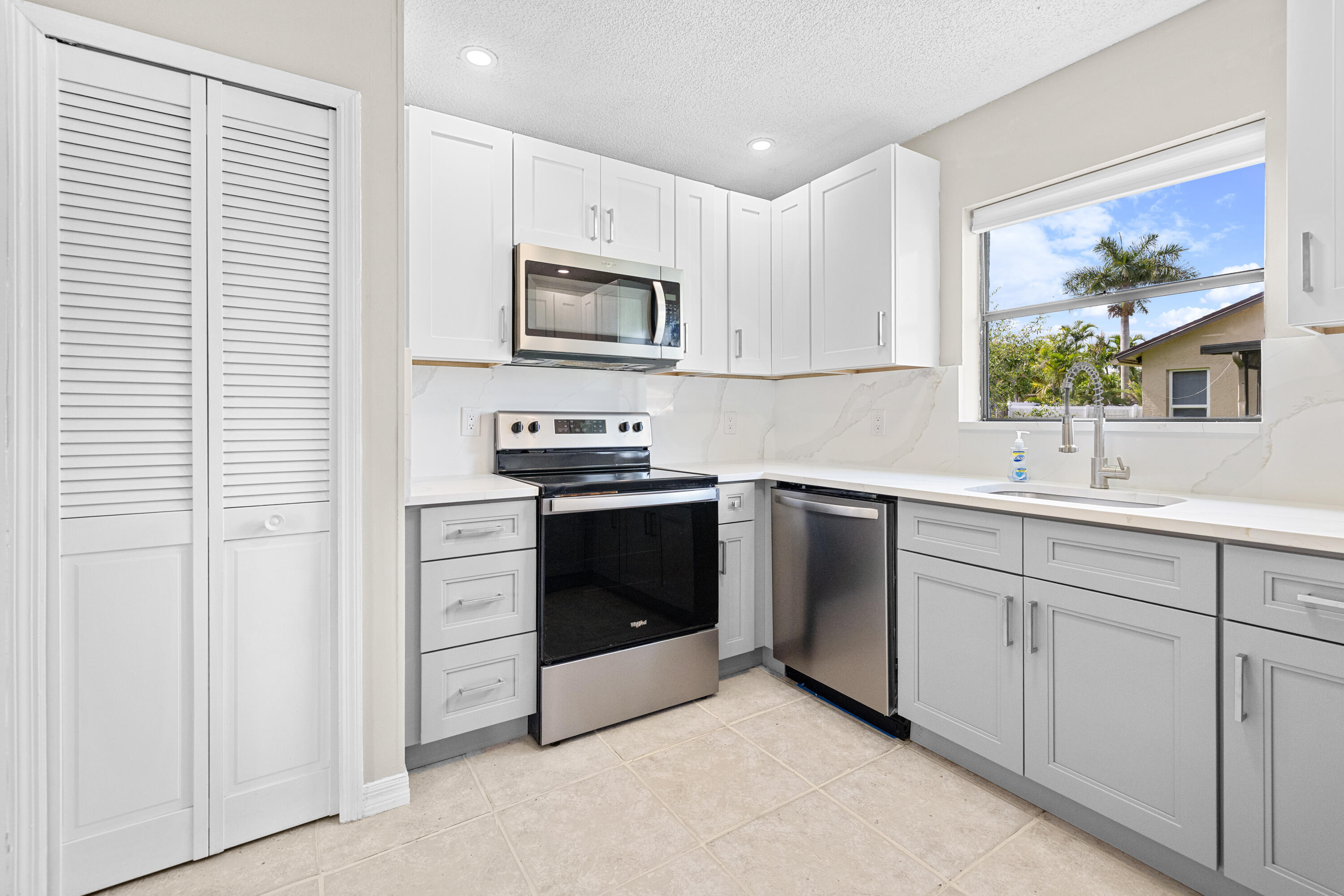 COUNTERPOINT ESTATES 14 - Residential