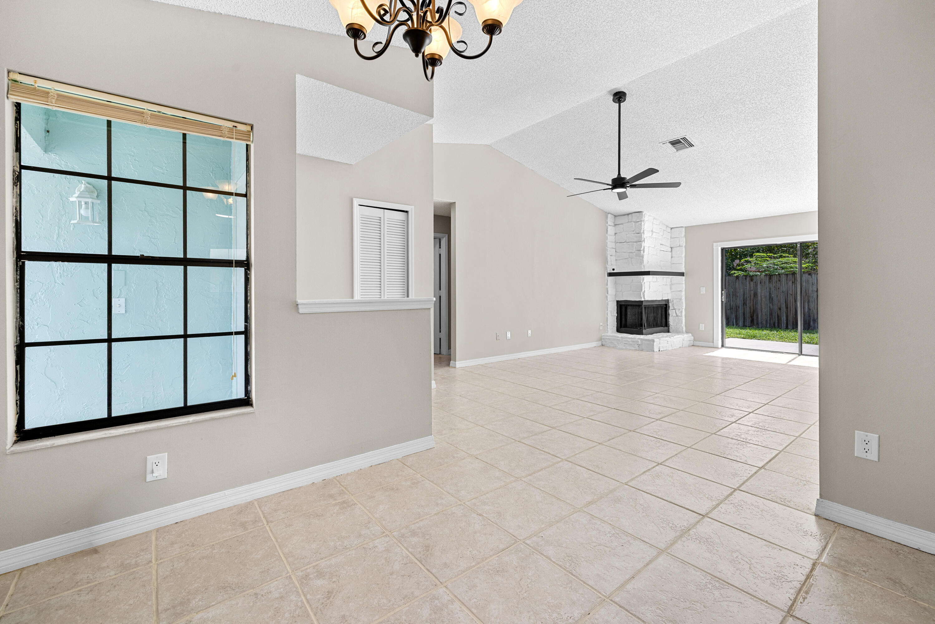 COUNTERPOINT ESTATES 14 - Residential