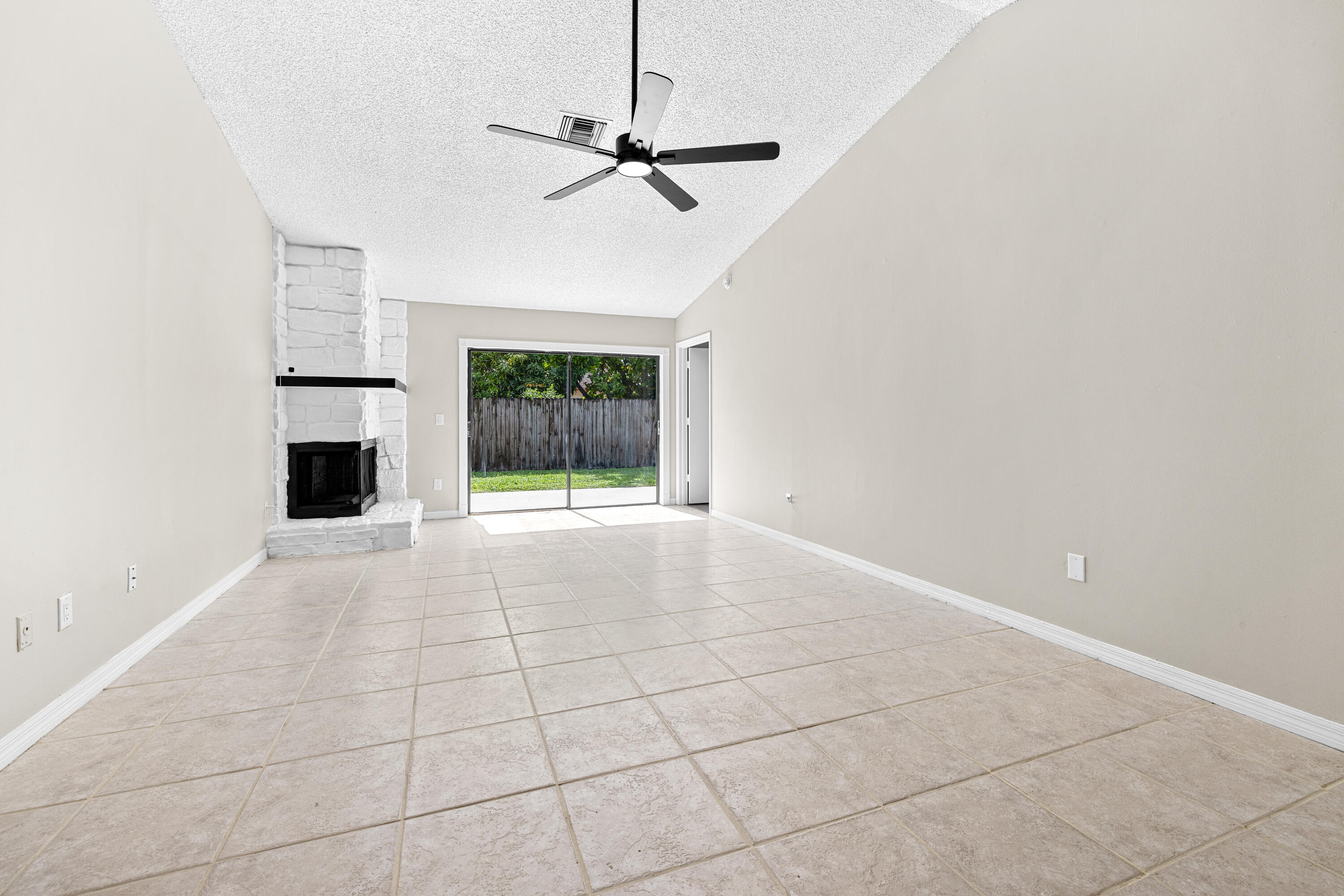COUNTERPOINT ESTATES 14 - Residential