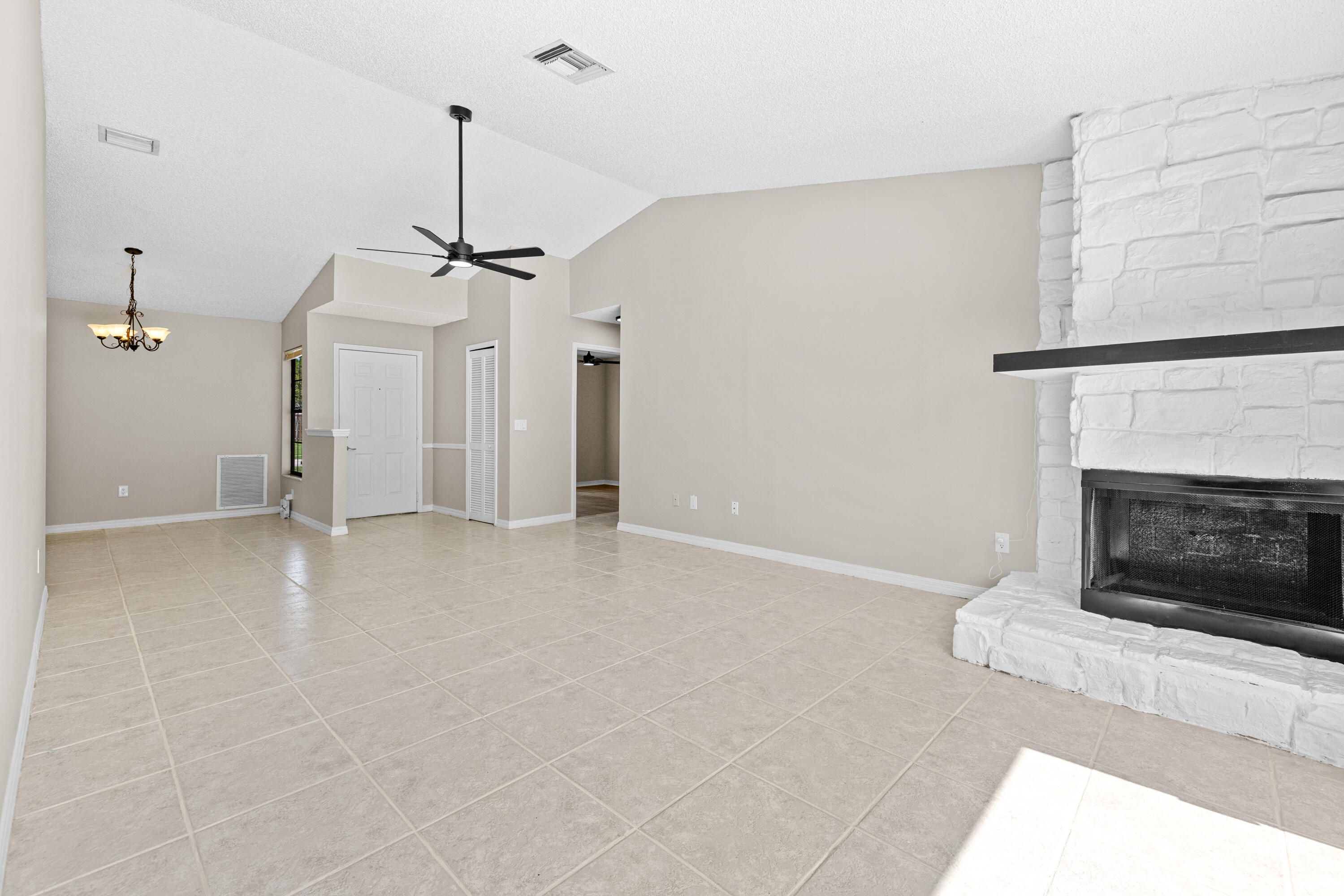 COUNTERPOINT ESTATES 14 - Residential