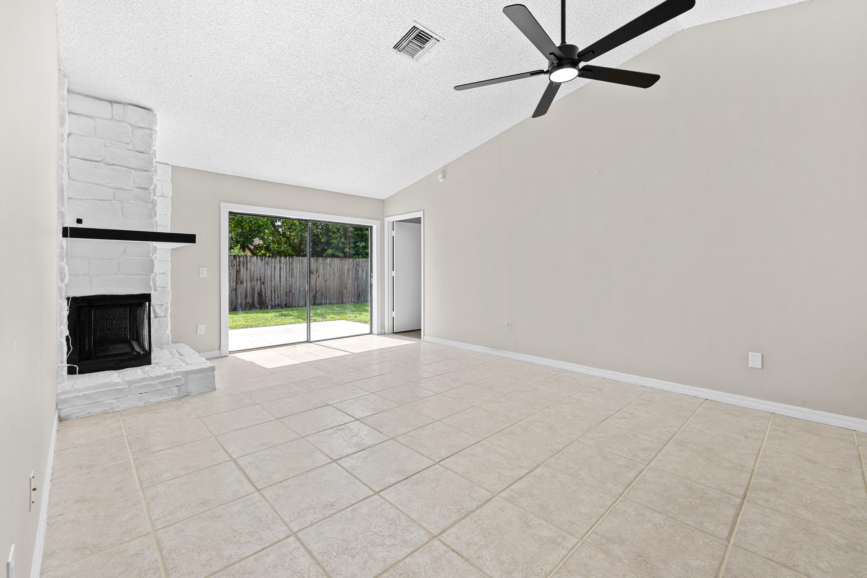 COUNTERPOINT ESTATES 14 - Residential