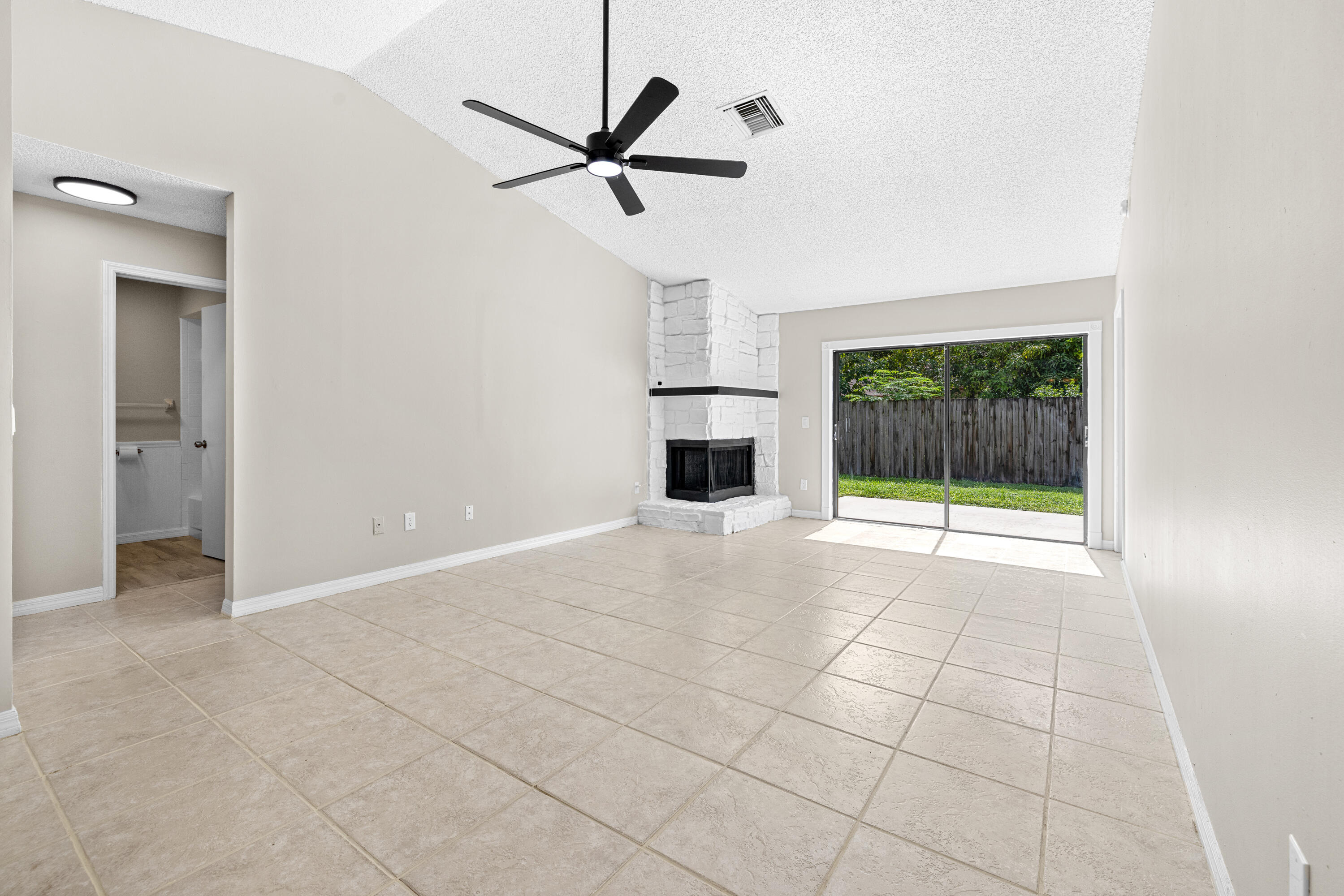 COUNTERPOINT ESTATES 14 - Residential