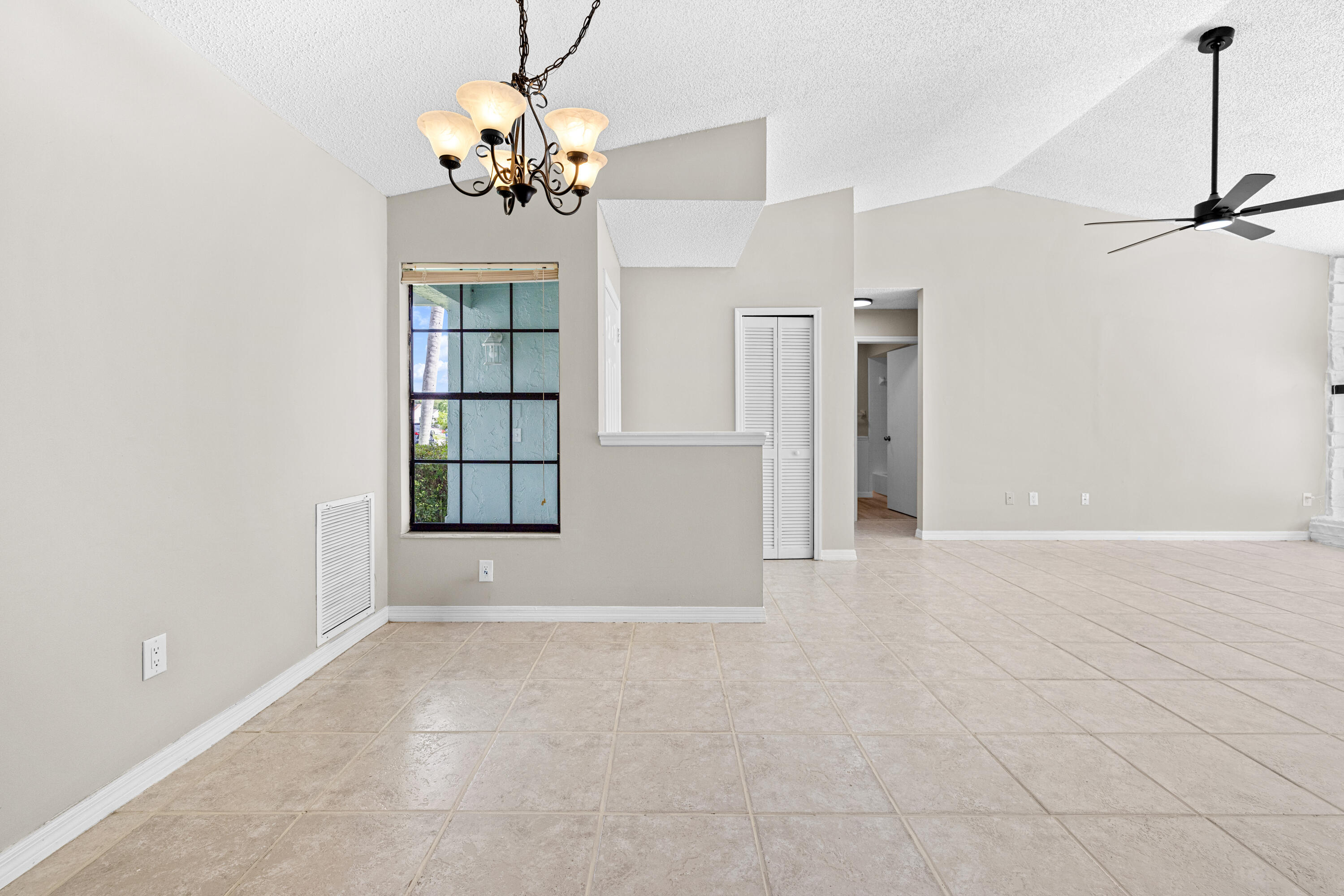 COUNTERPOINT ESTATES 14 - Residential