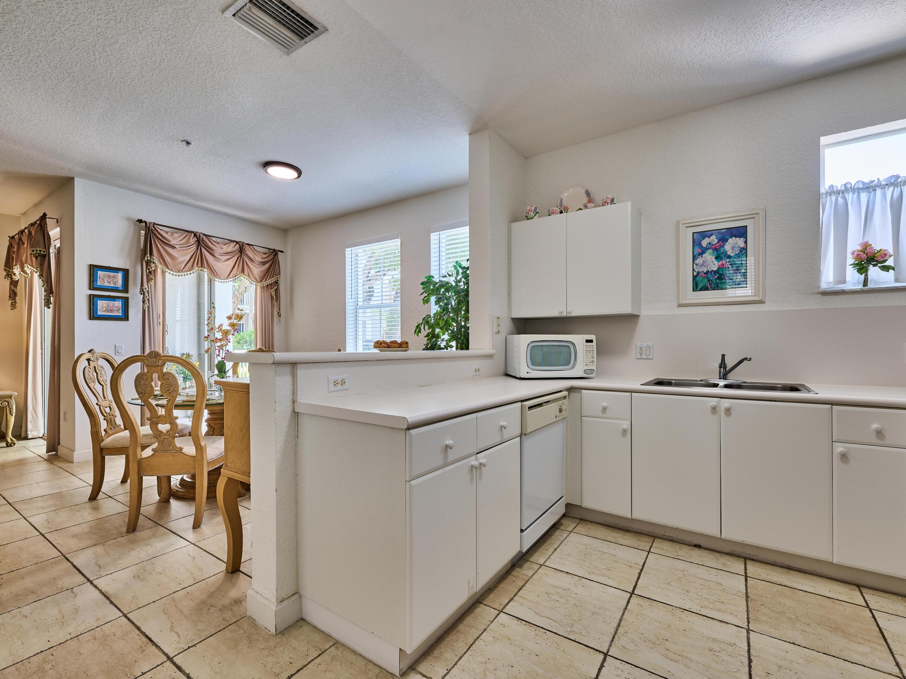 SHOMA COURTYARDS I AT ROYAL PALM CONDOMI - Residential
