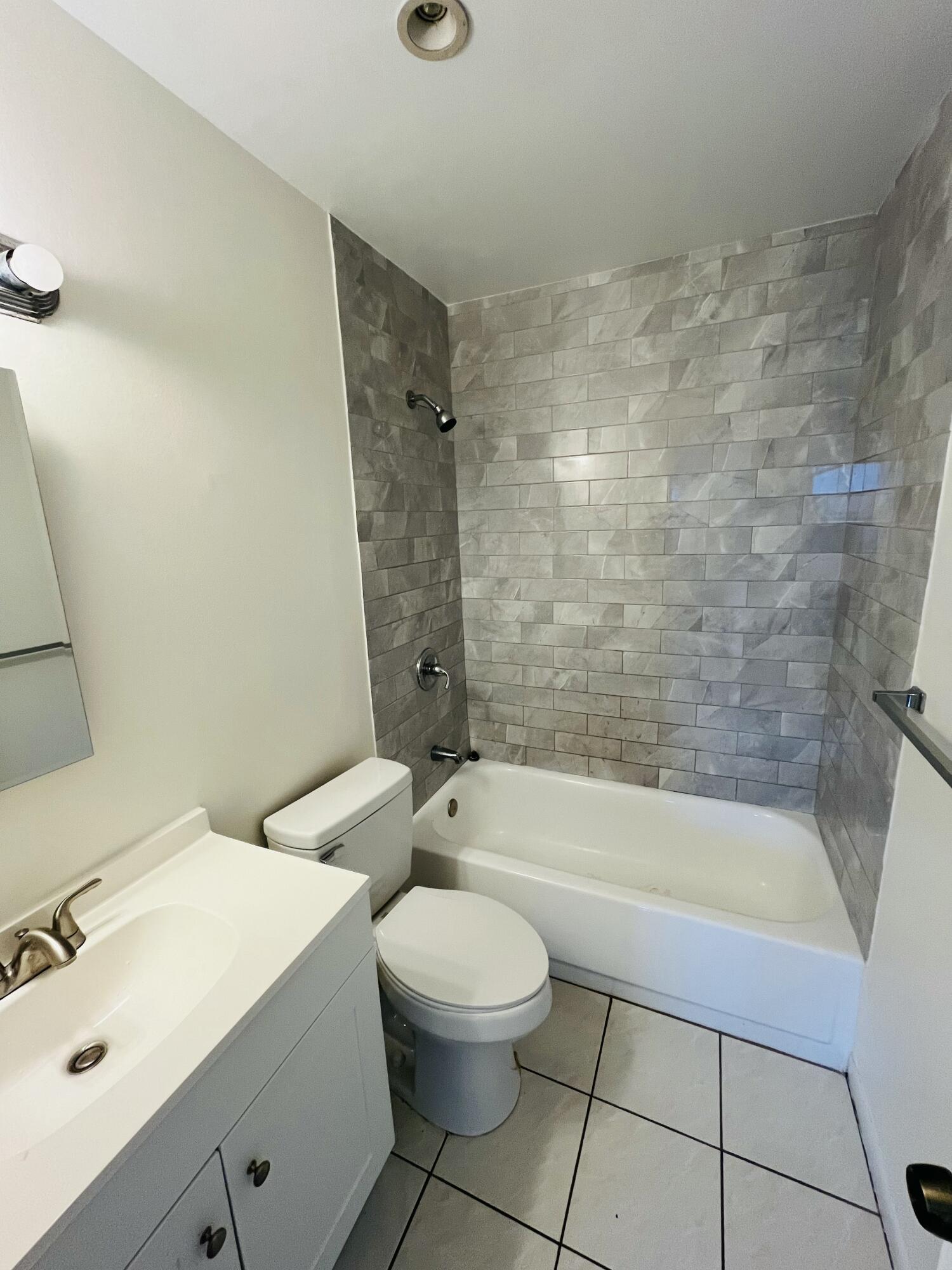 SANDALFOOT BLVD APTS CONDO - Residential Lease