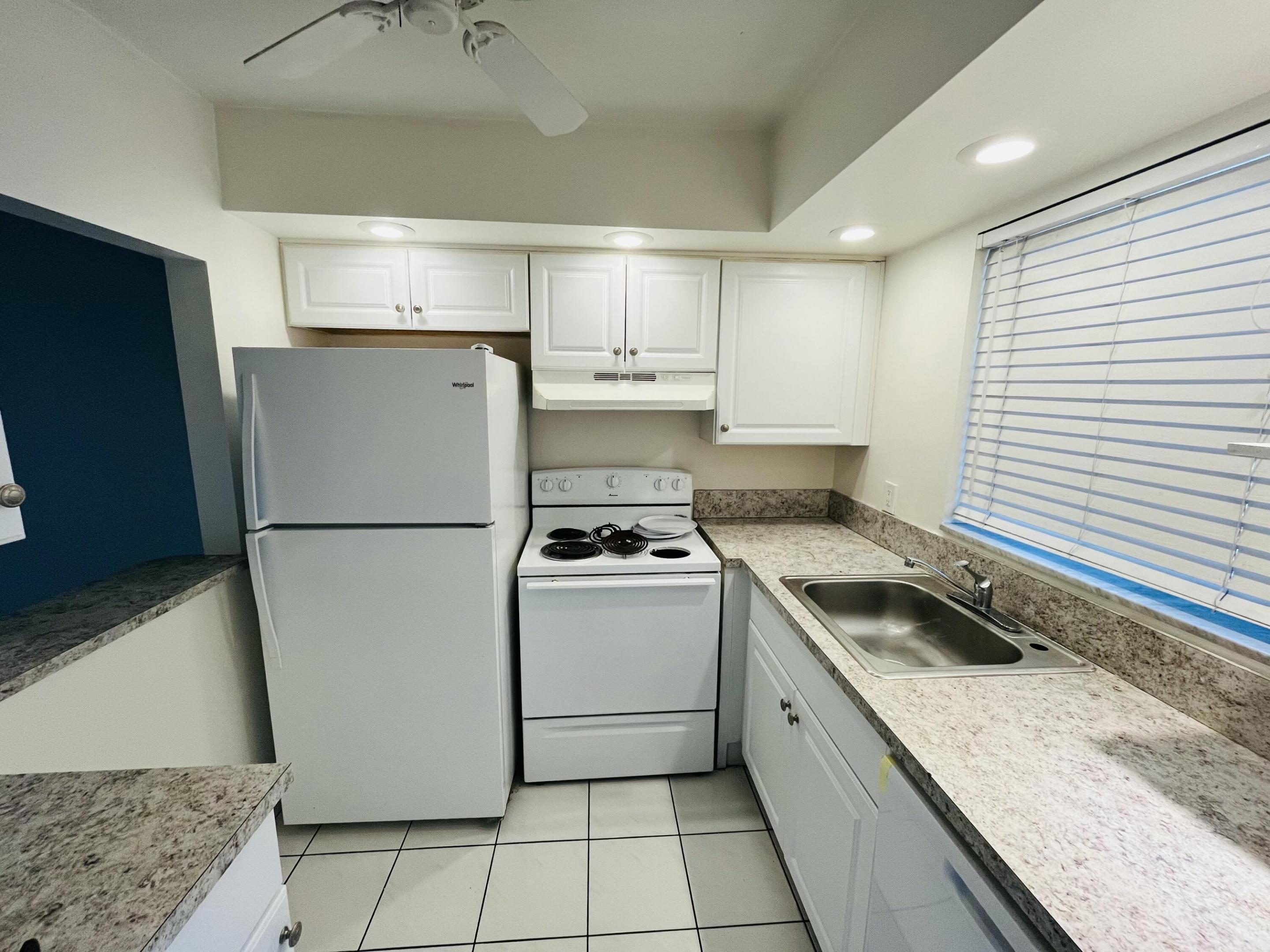 SANDALFOOT BLVD APTS CONDO - Residential Lease