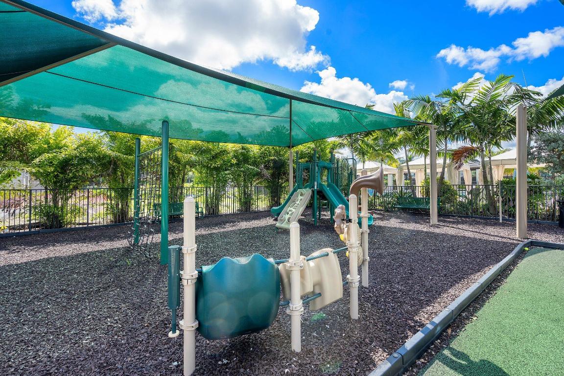 ROYAL PALM POLO - Residential