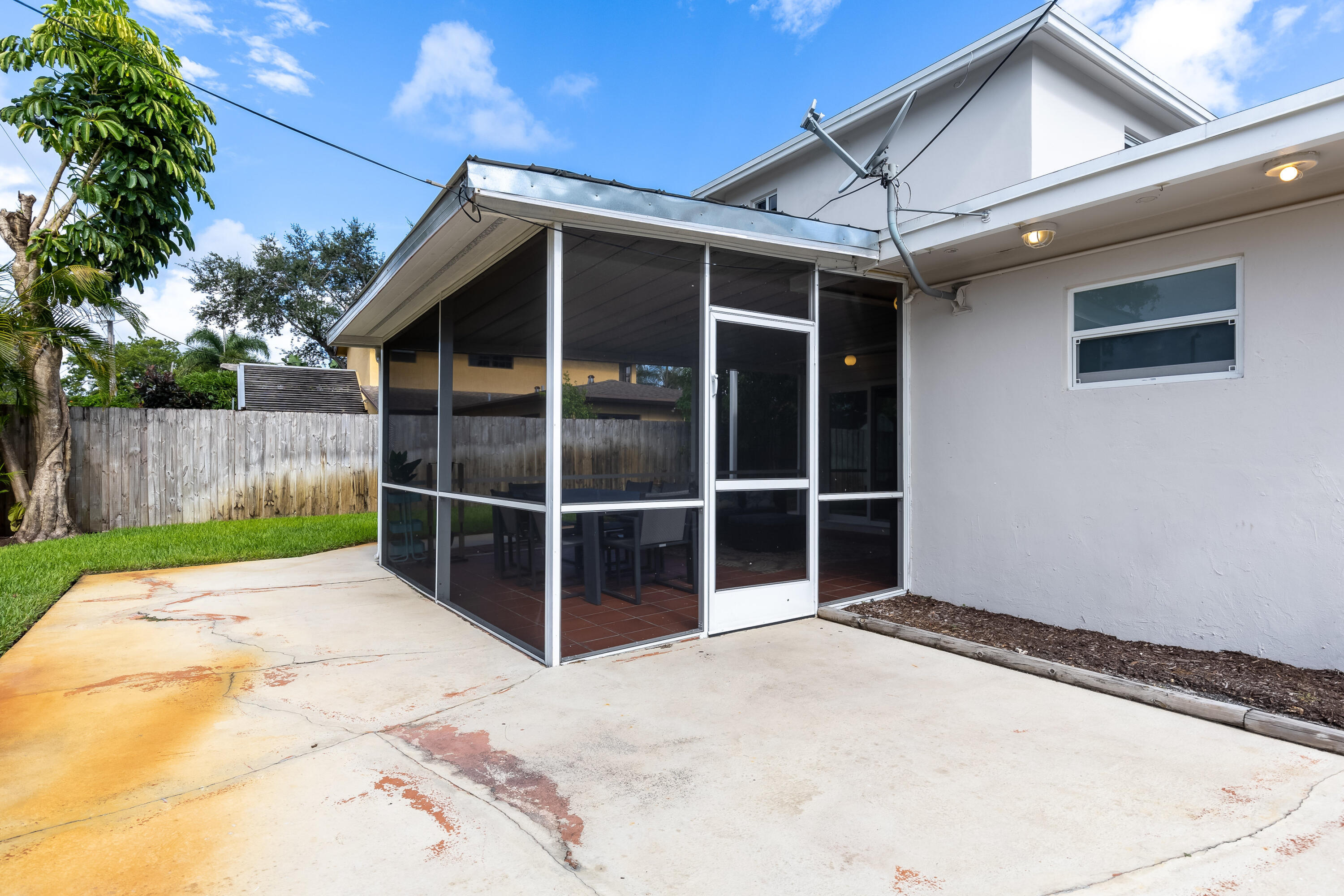 LYONS PARK - Residential Lease
