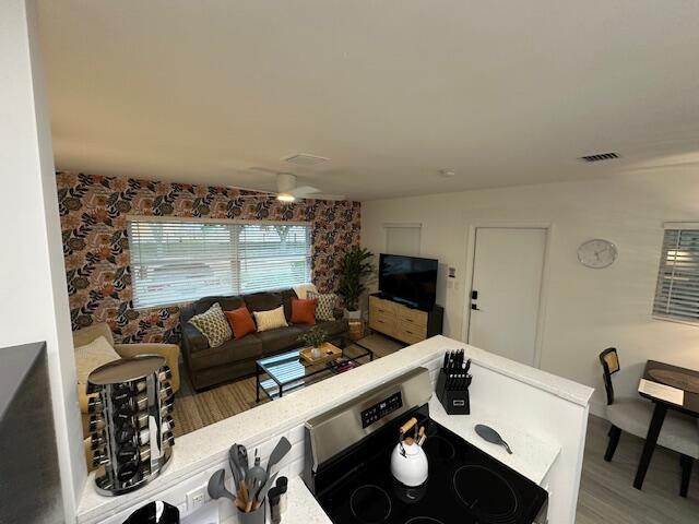 NORTH PALM BEACH VILLAGE OF 8 - Residential Lease