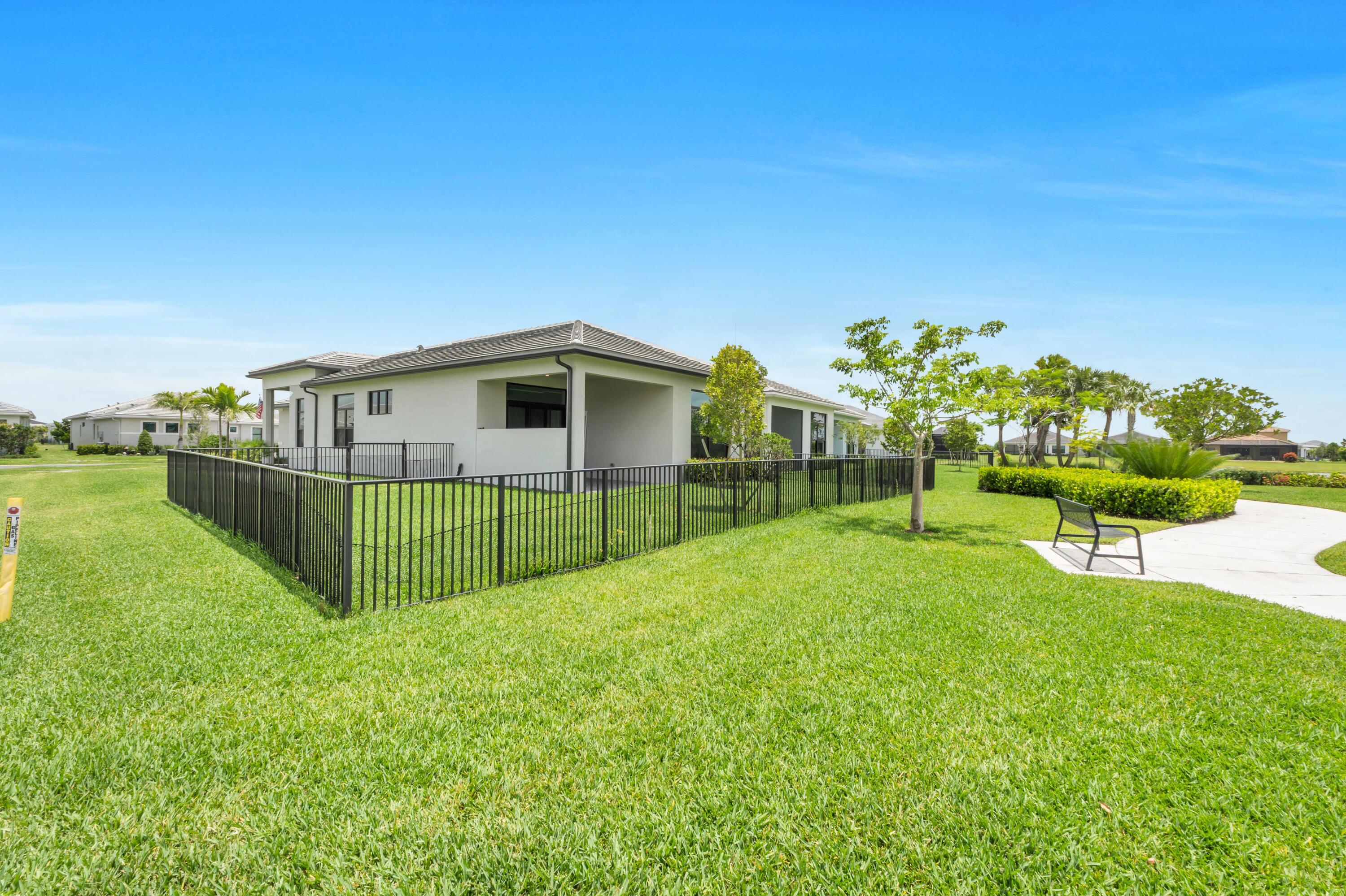 CRESSWIND PALM BEACH - Residential