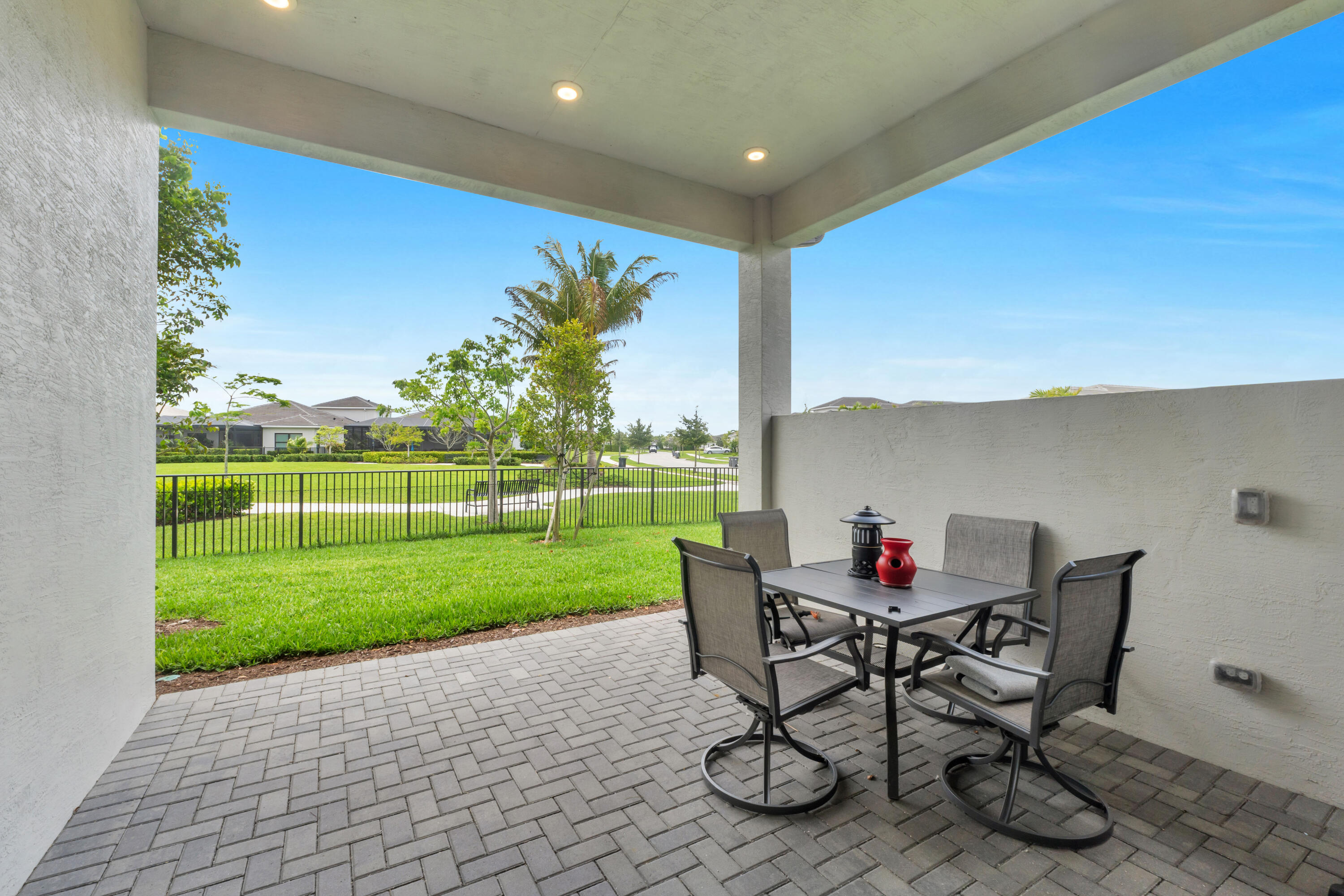 CRESSWIND PALM BEACH - Residential