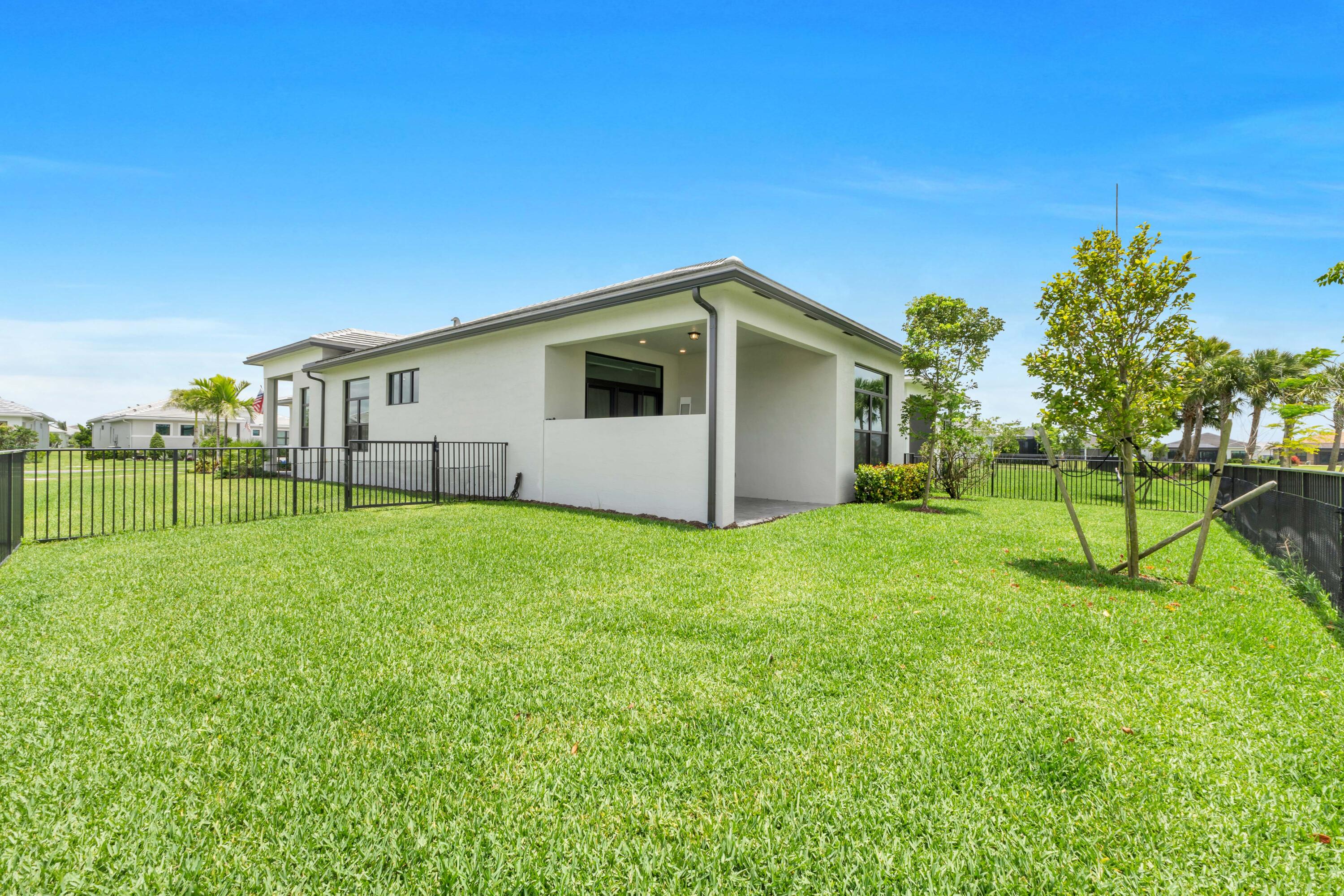 CRESSWIND PALM BEACH - Residential
