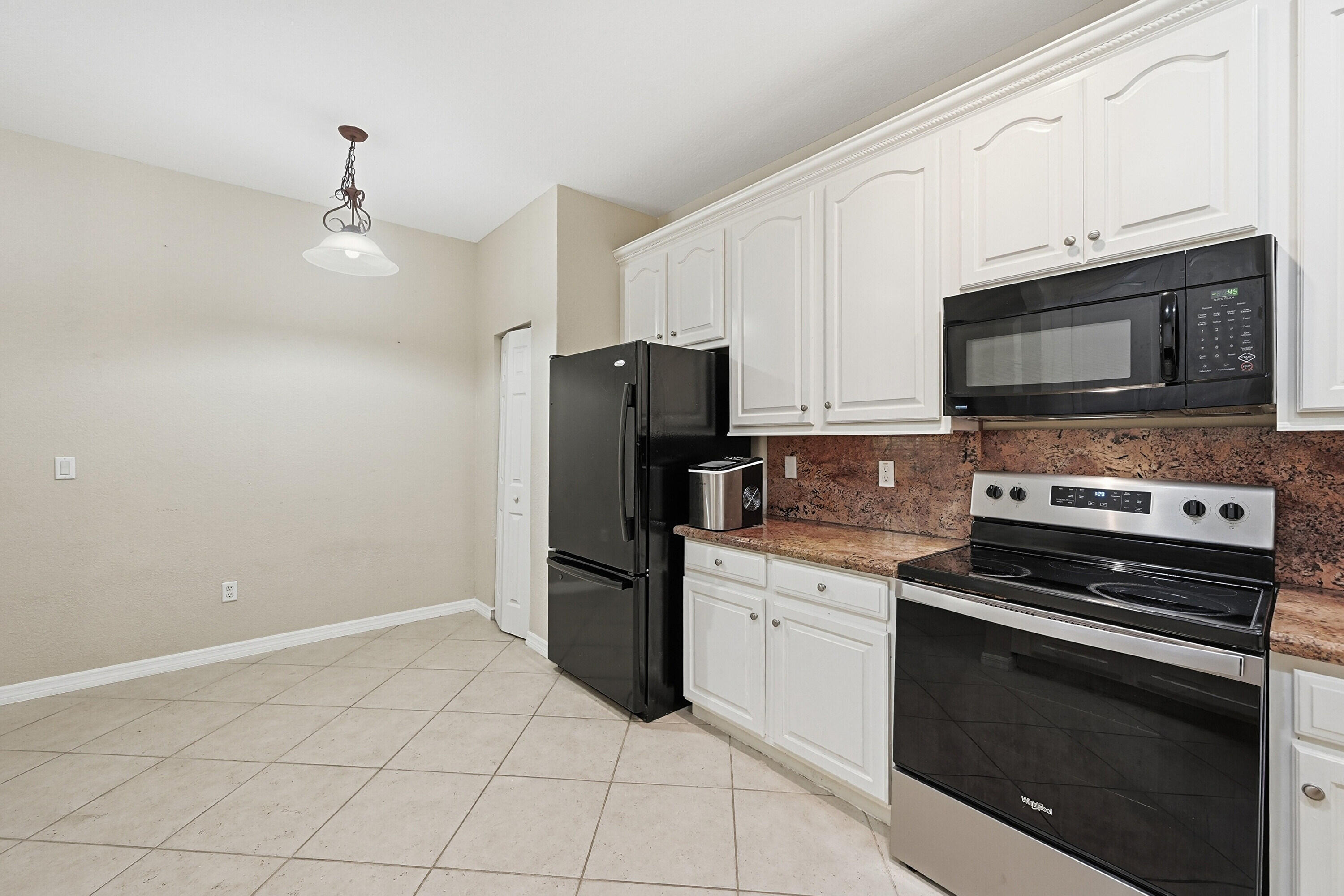 HAMPTON HILLS CONDO - Residential Lease