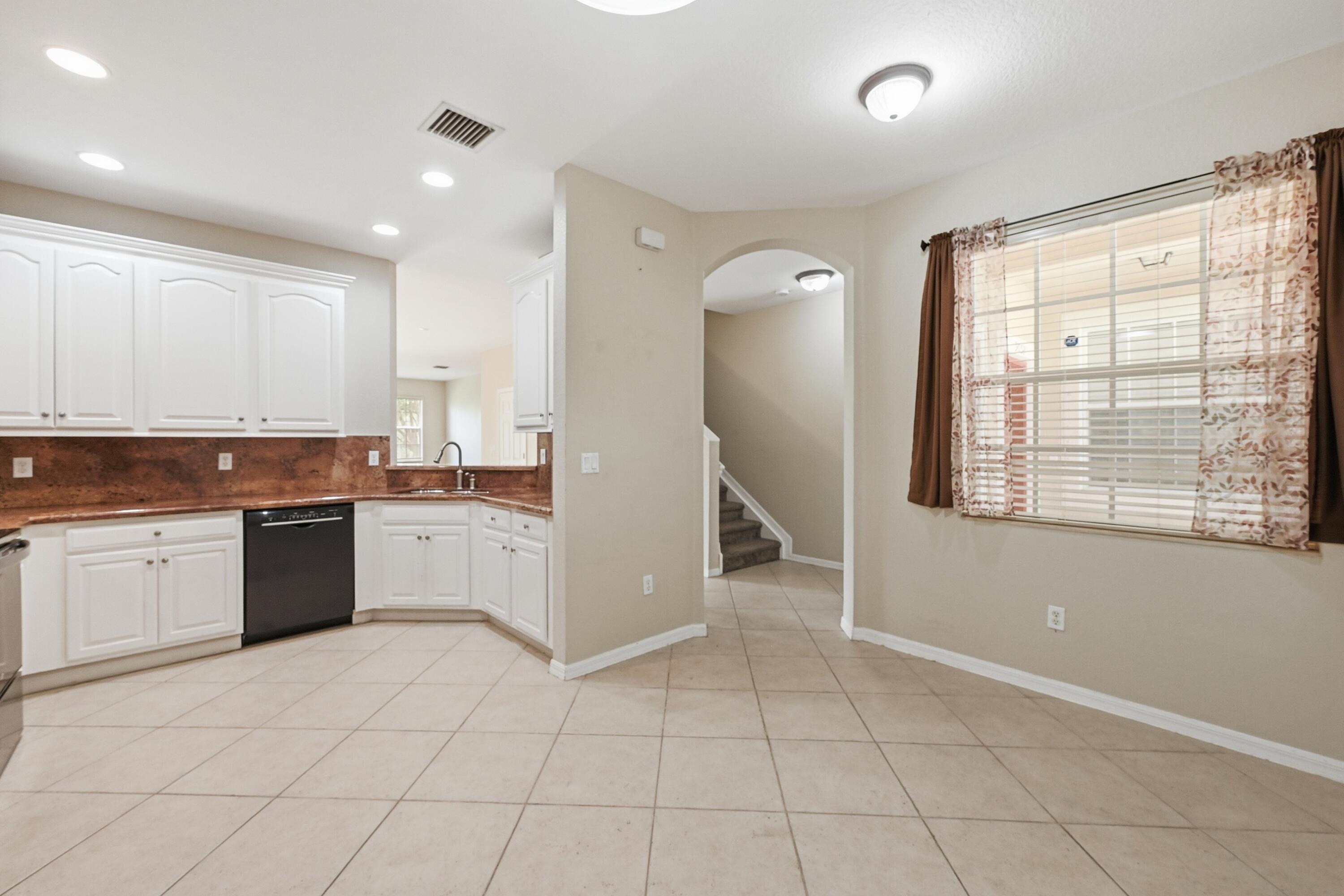 HAMPTON HILLS CONDO - Residential Lease