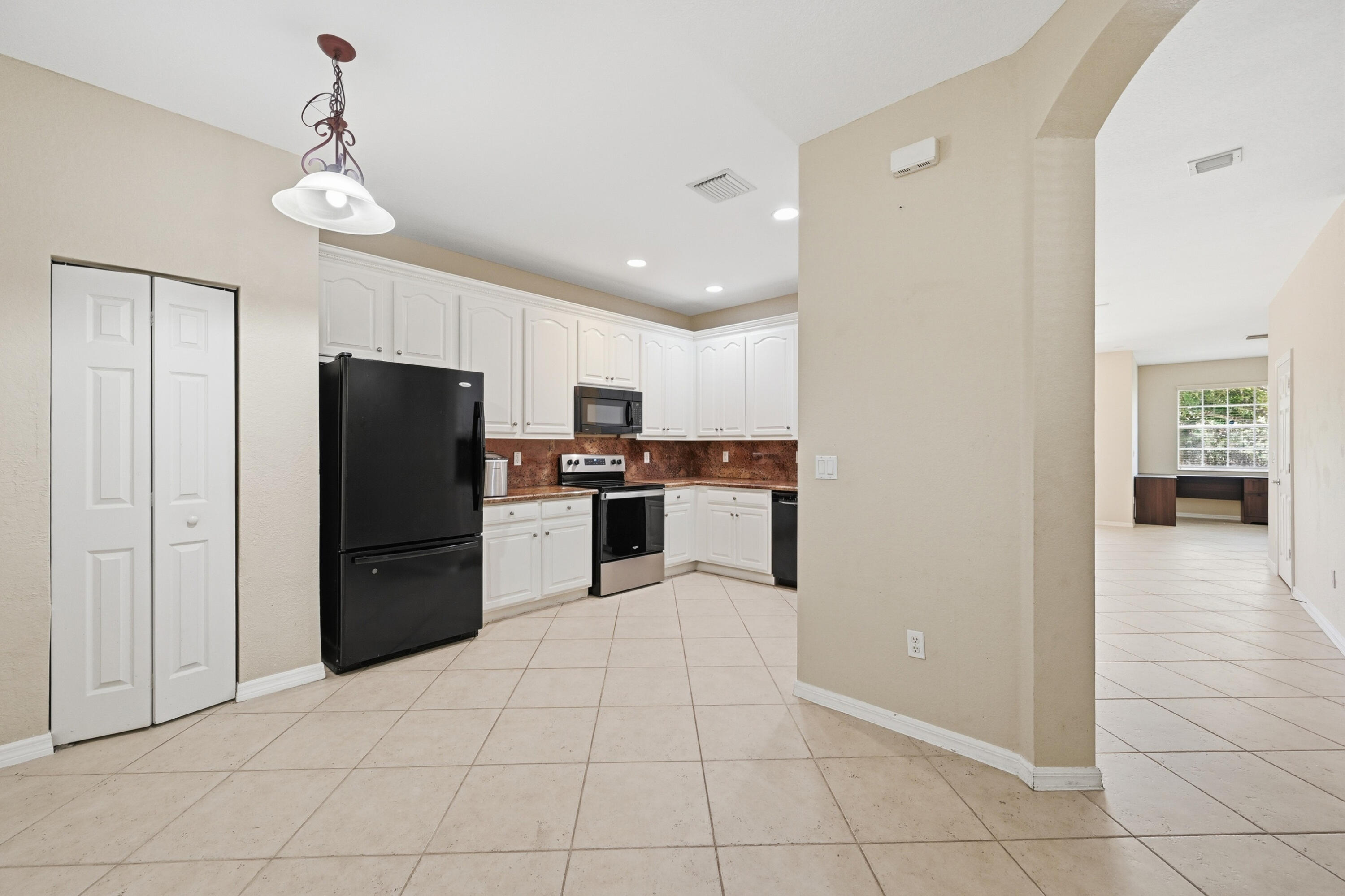 HAMPTON HILLS CONDO - Residential Lease