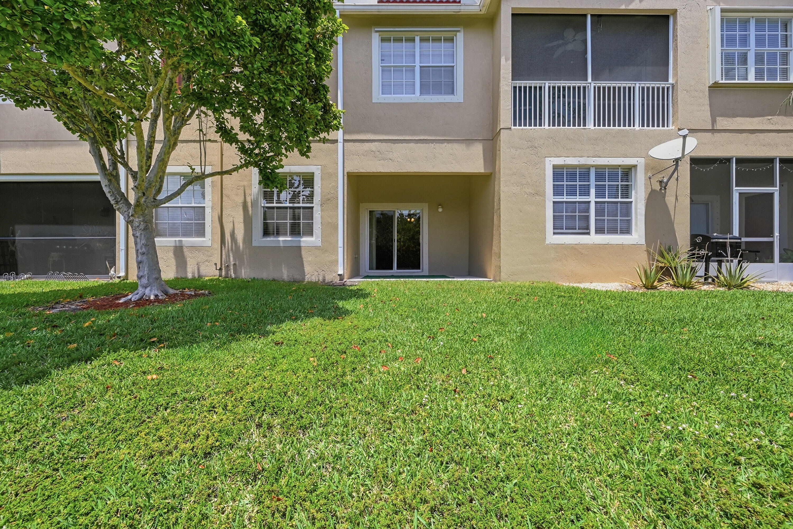 HAMPTON HILLS CONDO - Residential Lease