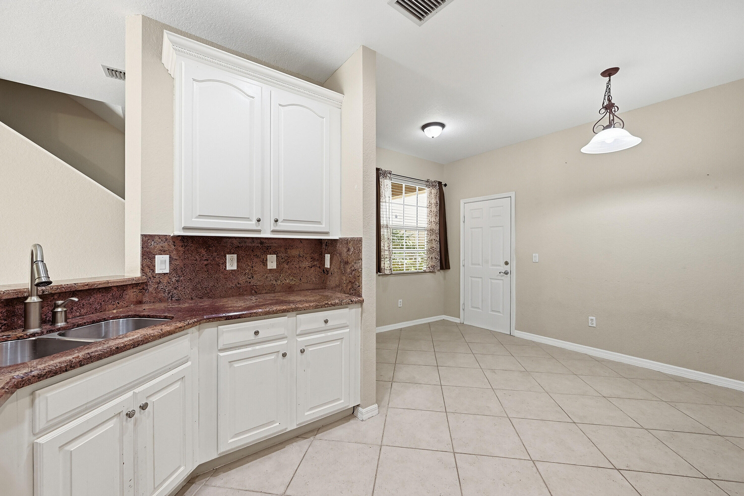 HAMPTON HILLS CONDO - Residential Lease