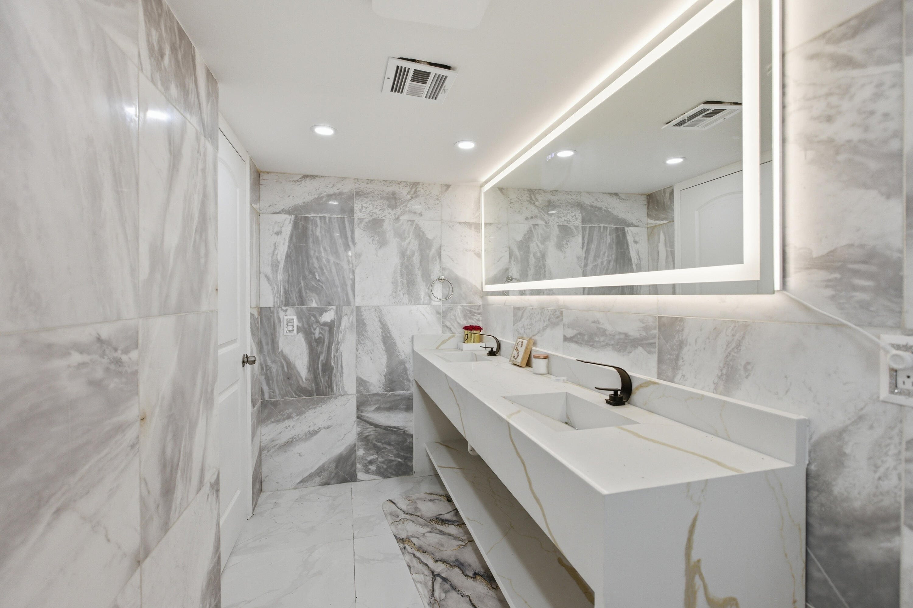 QUADOMAIN - Residential Lease