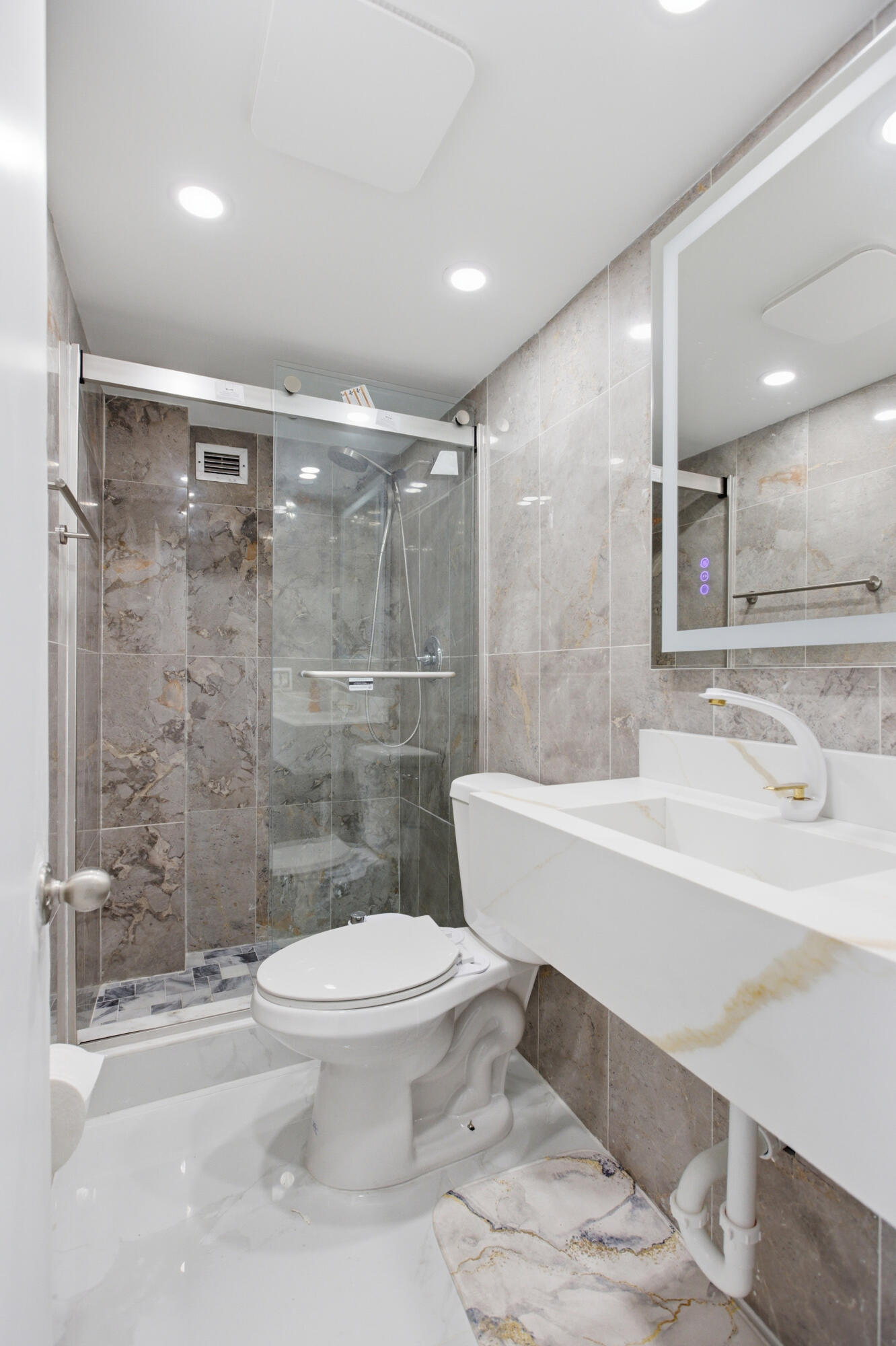 QUADOMAIN - Residential Lease