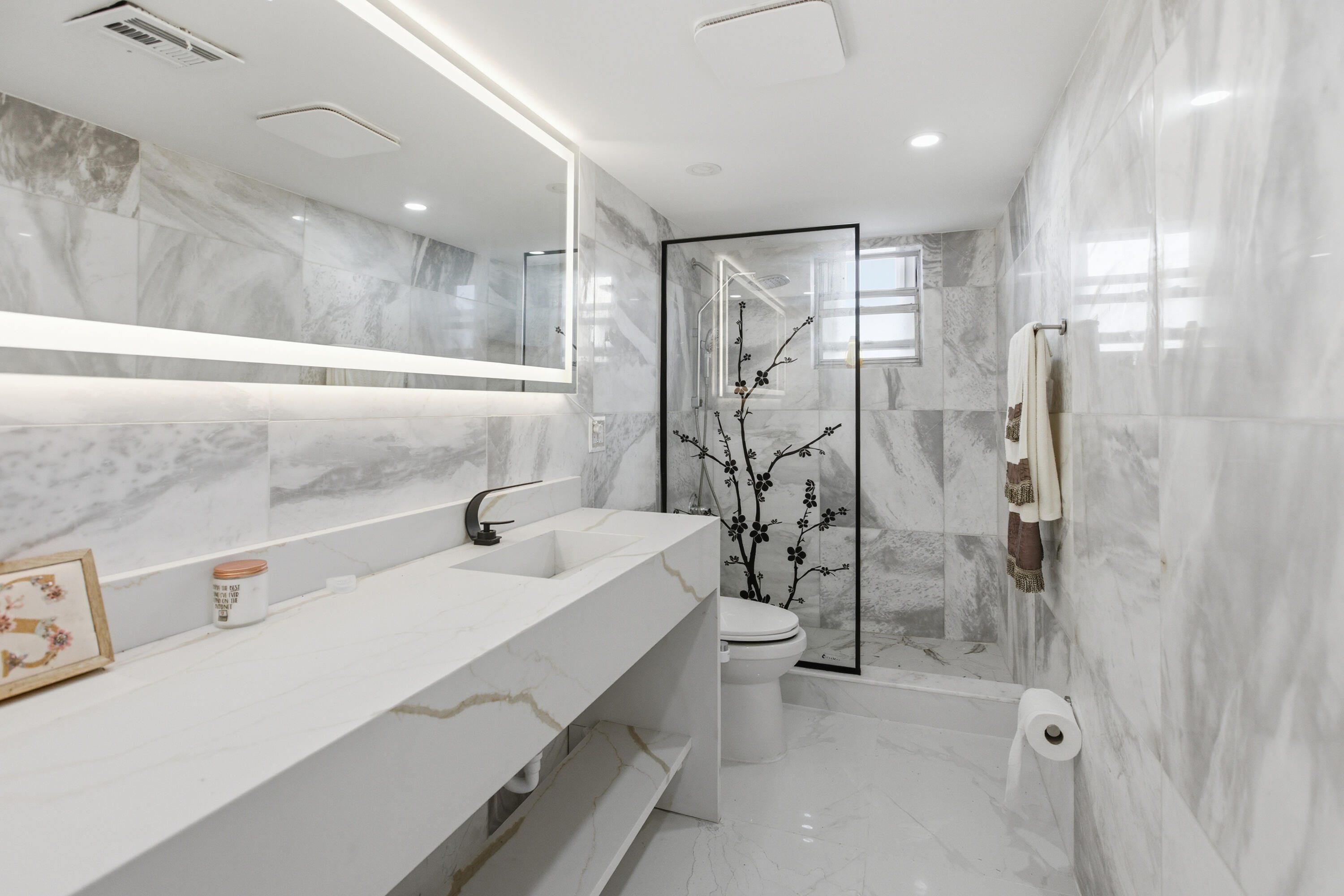 QUADOMAIN - Residential Lease