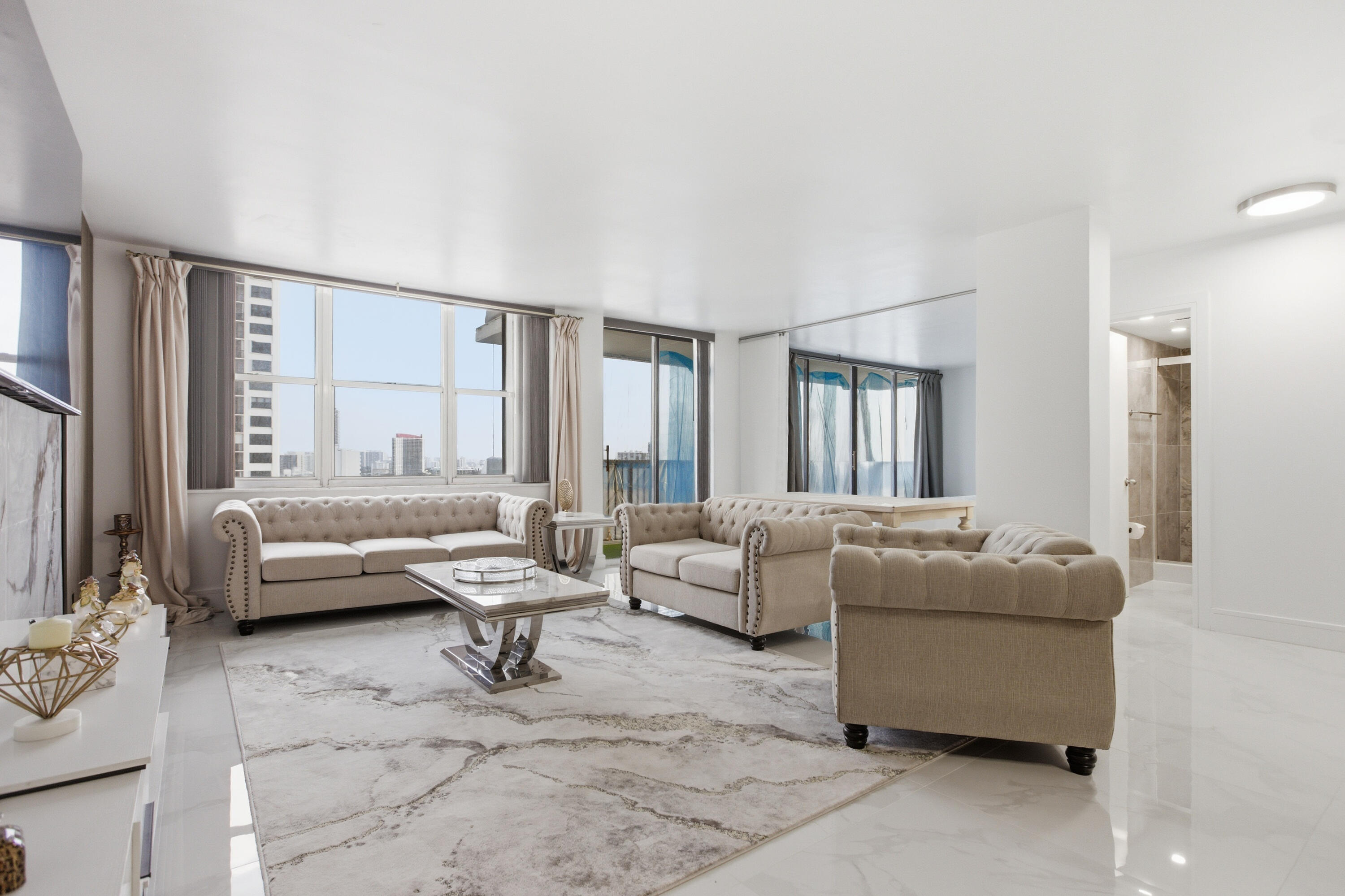 QUADOMAIN - Residential Lease