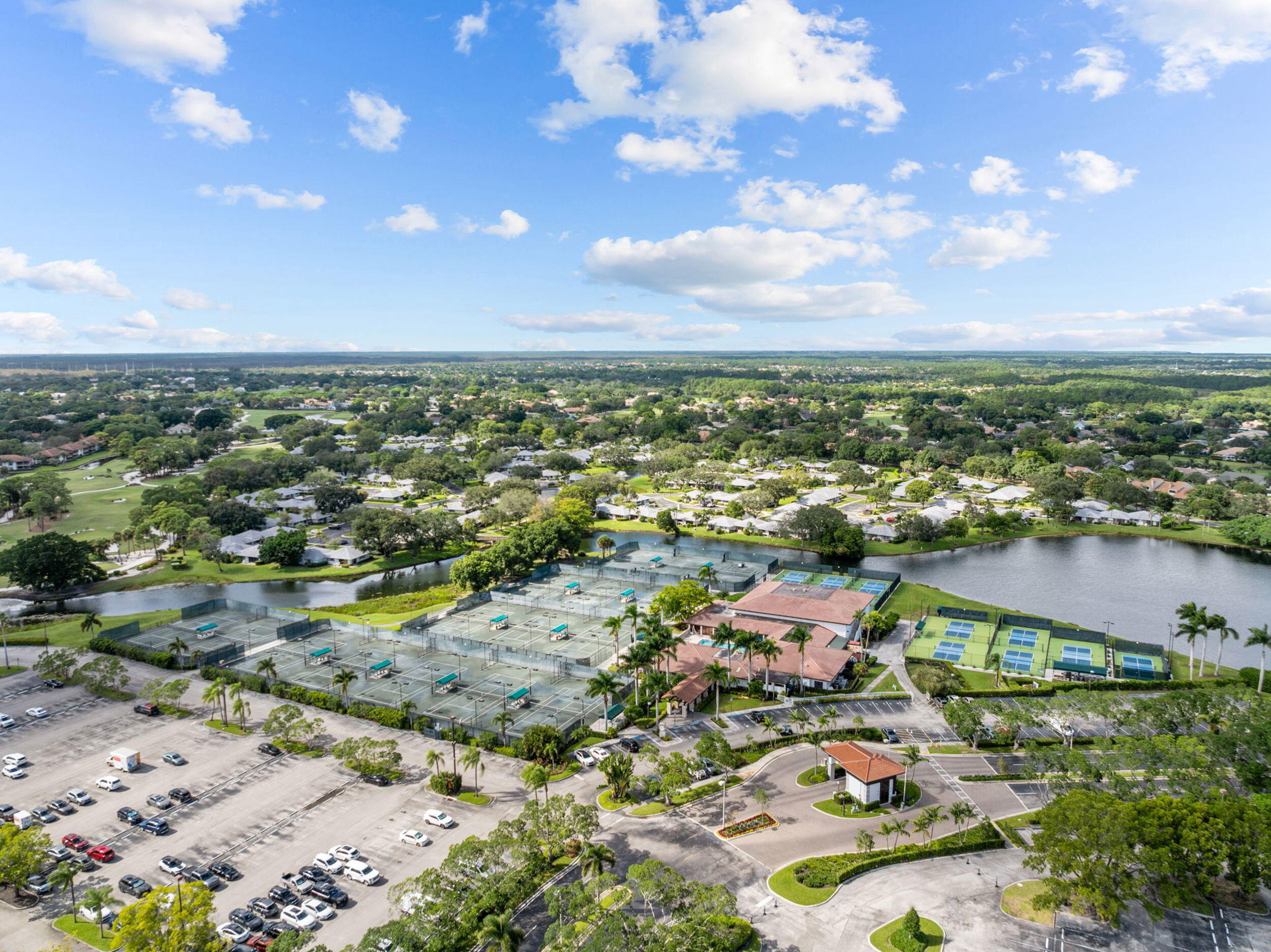 PGA RESORT COMMUNITY OF PRESTON COURTS - Residential