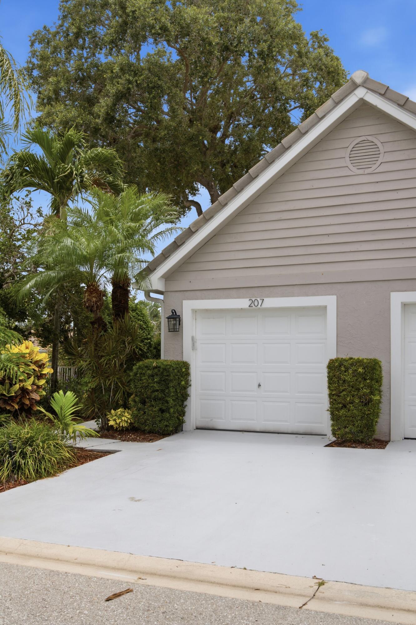 PGA RESORT COMMUNITY OF PRESTON COURTS - Residential